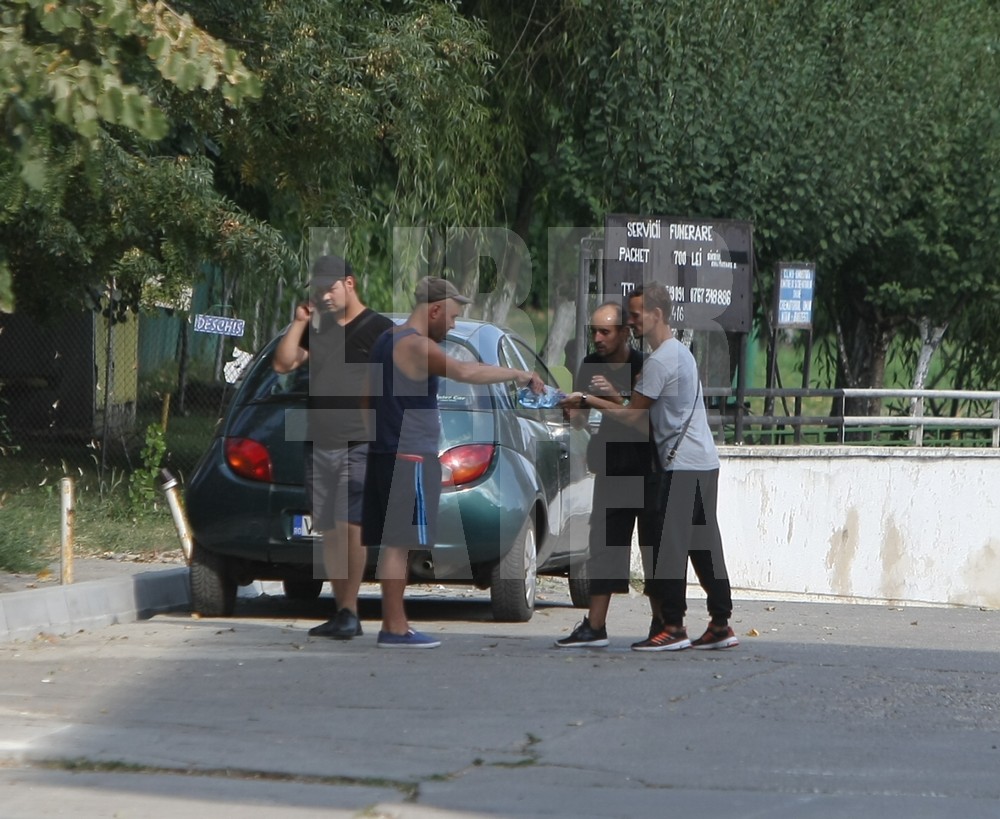 Hăinuțe de prințesă și patru sicrie albe, la morgă. Alexandra Braunstein și fetițele ei merg acasă pentru ultima dată / GALERIE FOTO