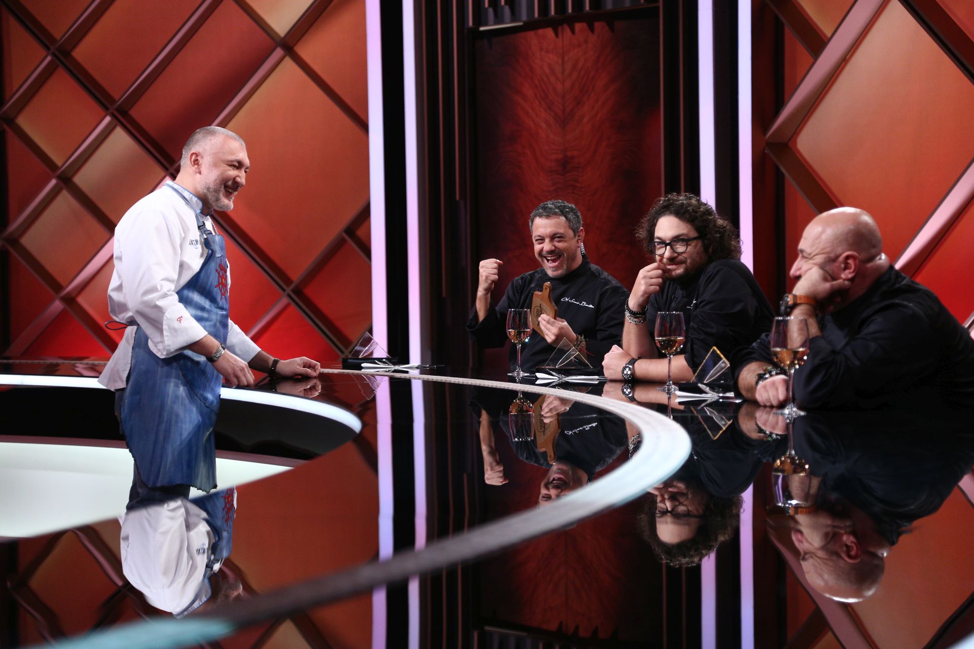 Cine este Florin Dragomir de la „Chefi la cuțite”. A primit cuțitul de aur: „Munceam în timp ce eram la liceu”