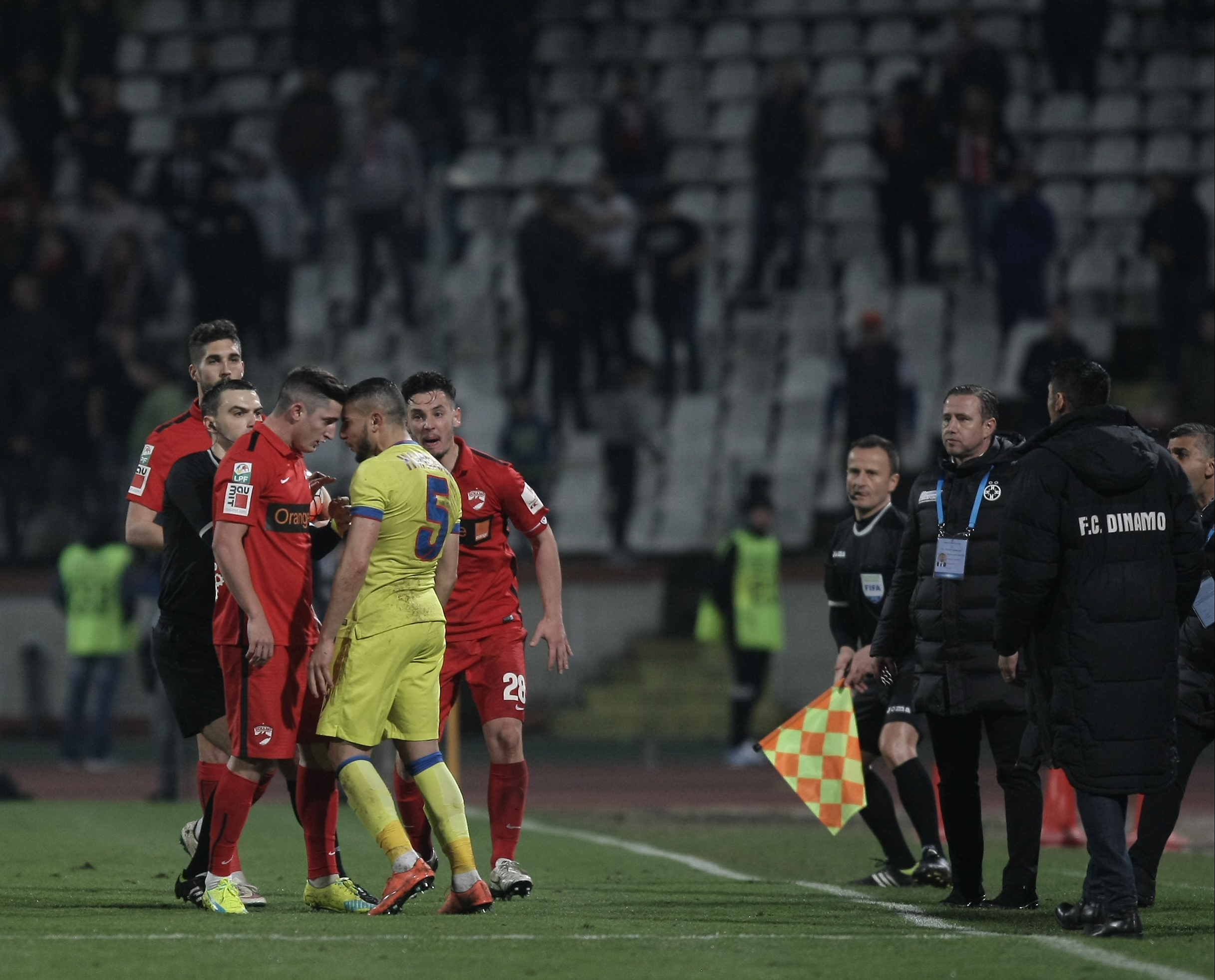 Steliano a devenit ”Filip cel roșu”, după eliminarea din derby-ul cu Steaua. ^Dinamovistul este cel mai sancționat din Liga 1 / GALERIE FOTO&VIDEO