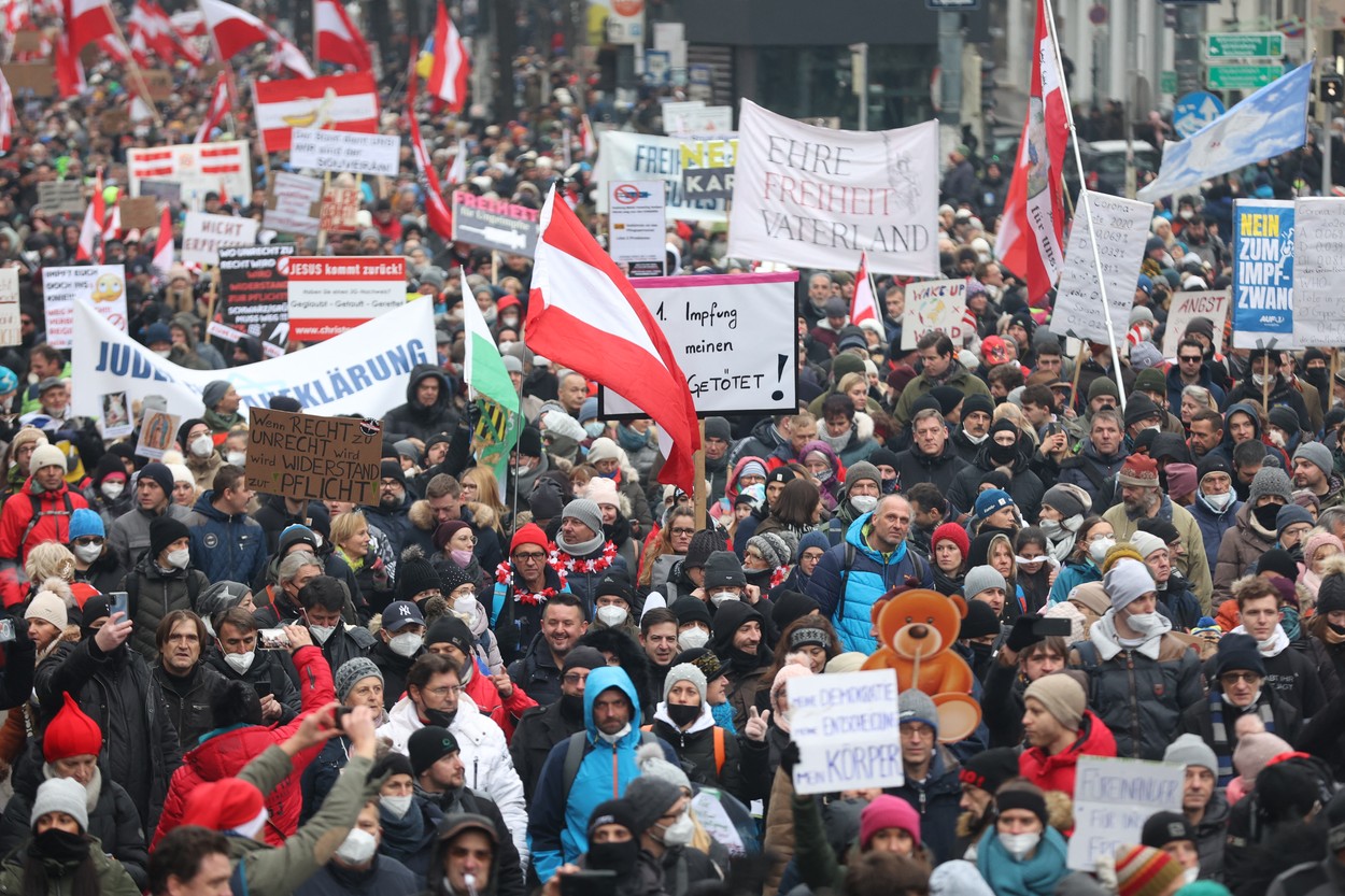 Peste 40.000 de austrieci au protestat la Viena față de vaccinarea obligatorie