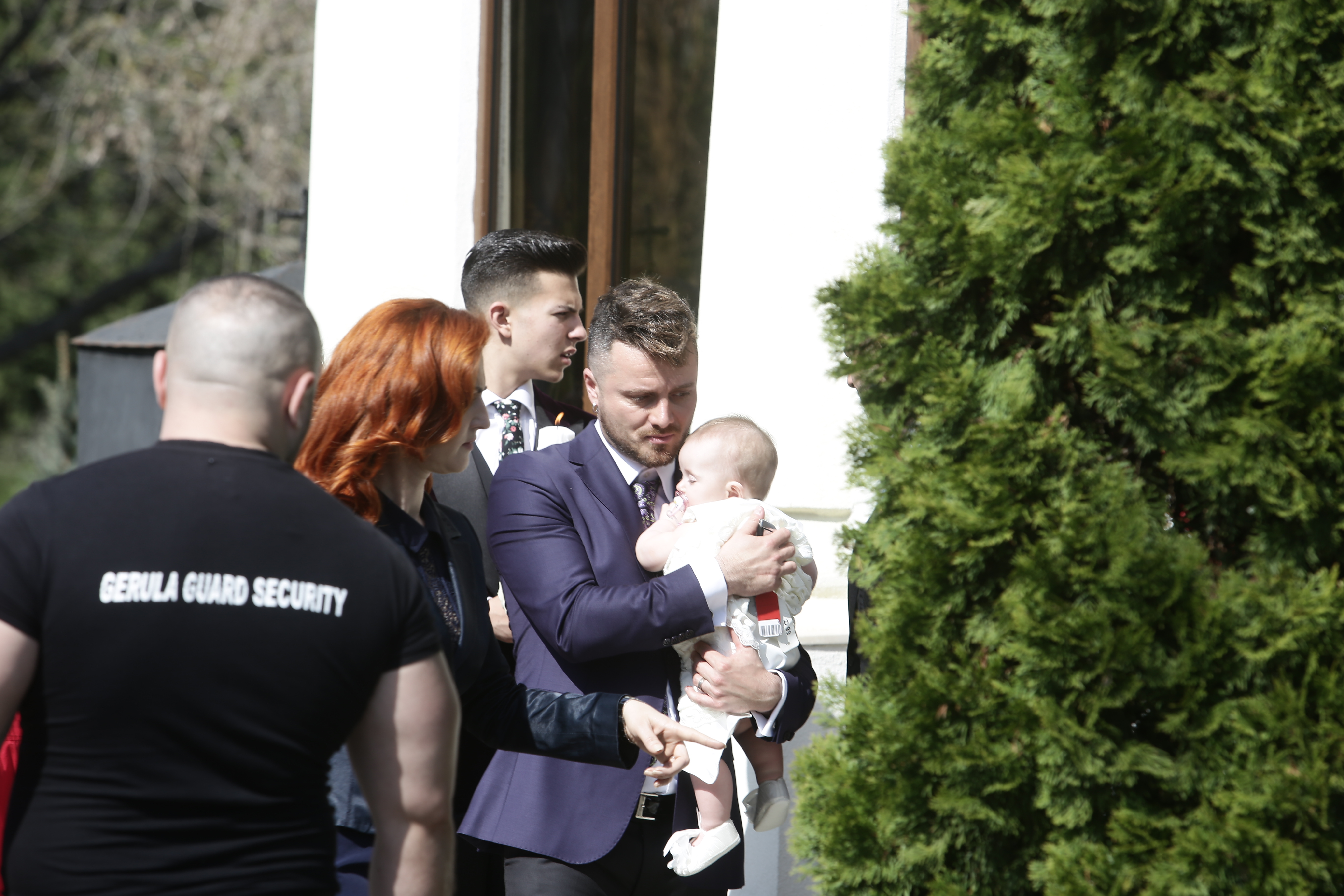 Primele imagini de la botezul fetiței Gabrielei și a lui Tavi Clonda. Ținutele care au atras atenția tuturor