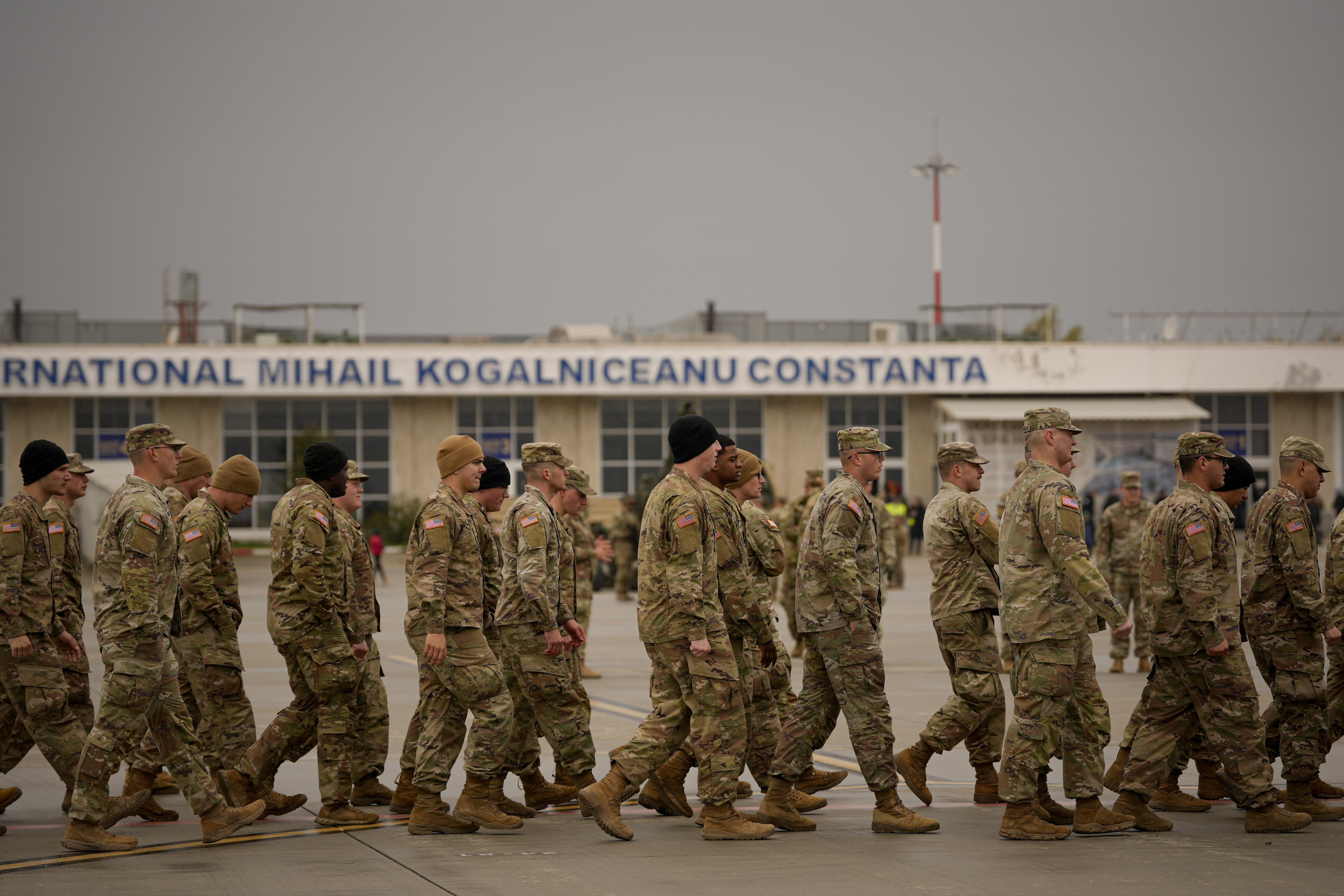 Reportaj BBC la Mihail Kogălniceanu: o comună din România e pe cale să devină cea mai mare bază aeriană a NATO din Europa