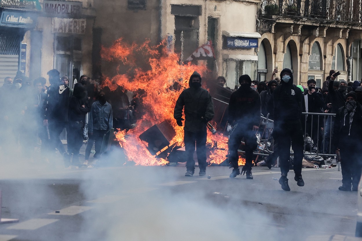 Guvernul francez „nu va ceda în fața violenței”, a spus Emmanuel Macron după protestele de joi față de reforma pensiilor