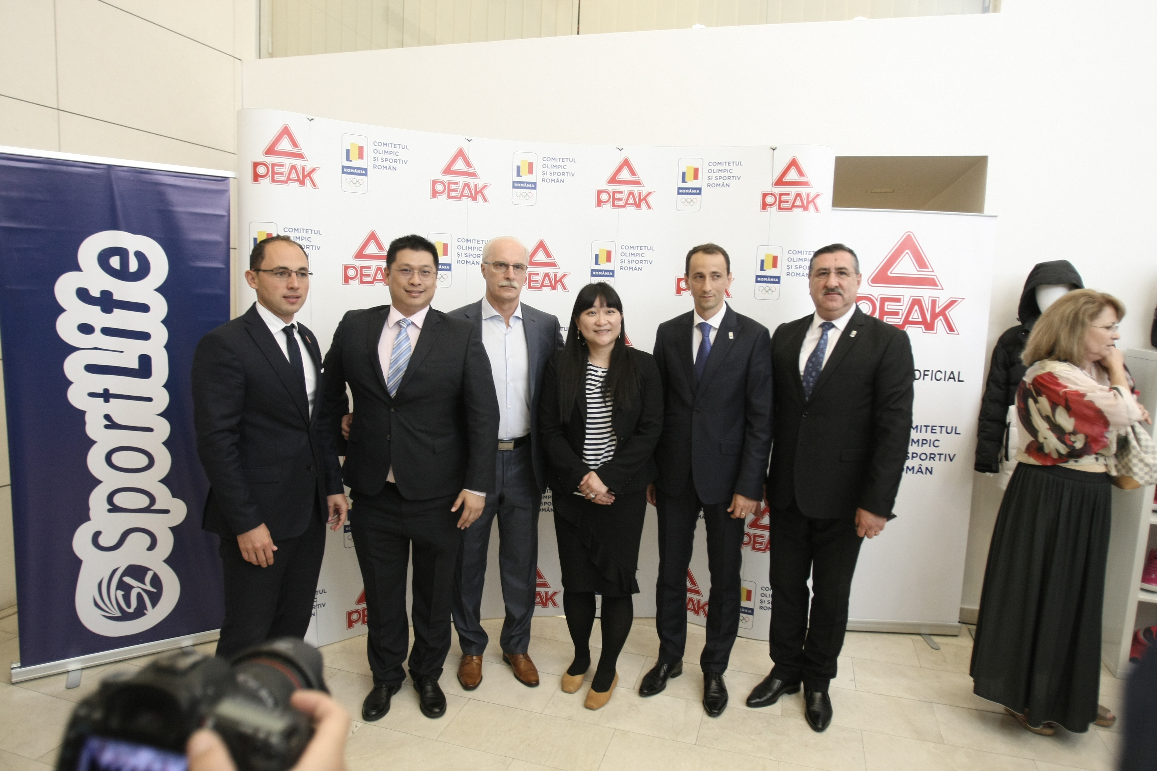 Președintele COSR, Mihai Covaliu, este mulțumit de noul echipament al olimpicilor: ”Dacă firma Peak e bună pentru NBA, e bună și pentru România”