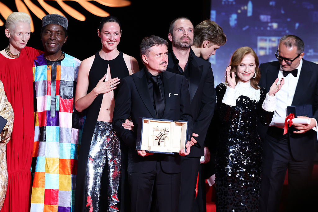 Cristian Mungiu scrie istorie la Cannes după ce a câștigat al doilea „Palme d'Or” din carieră cu filmul „Fjord”