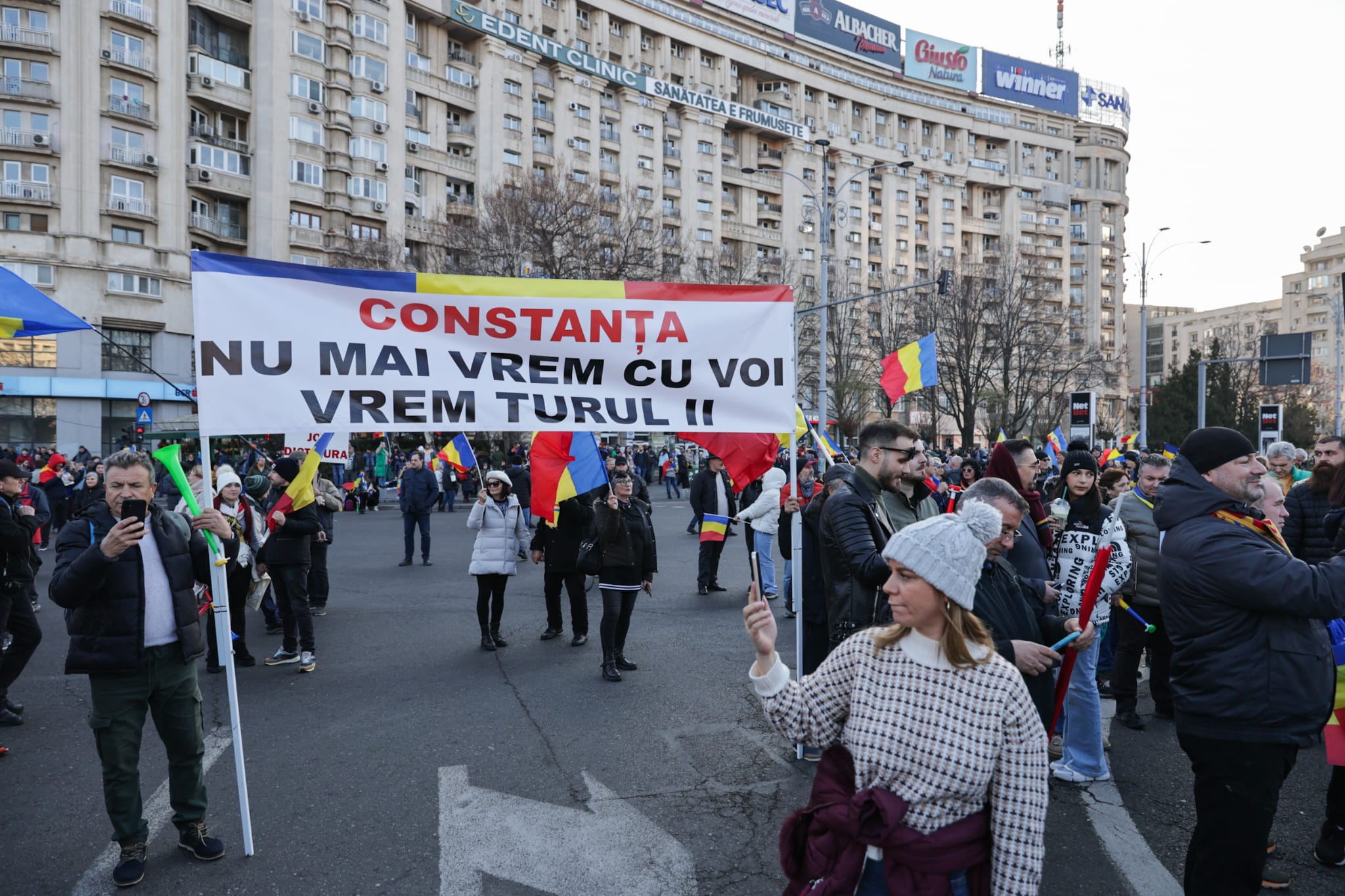 Sindicaliștii din Piața Victoriei au plecat când au ajuns susținătorii lui Călin Georgescu, veniți din Parcul Tineretului