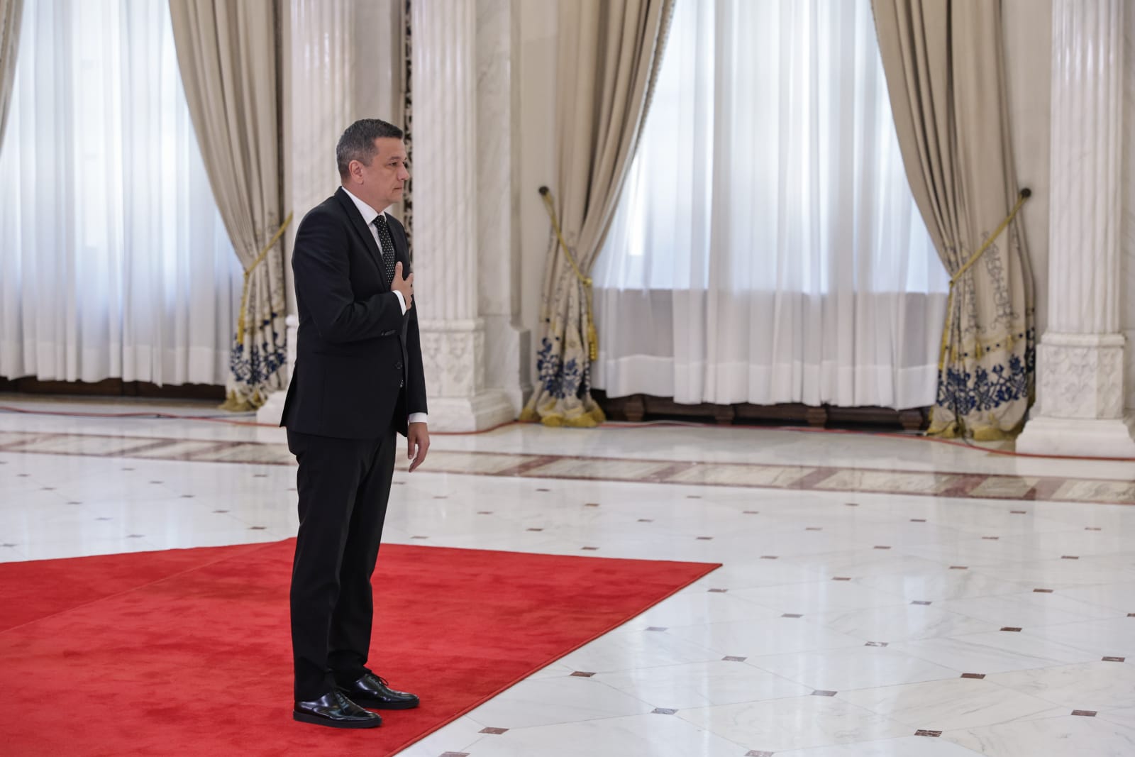 Cine a mers să-i aducă un ultim omagiu lui Ion Iliescu la Palatul Cotroceni
