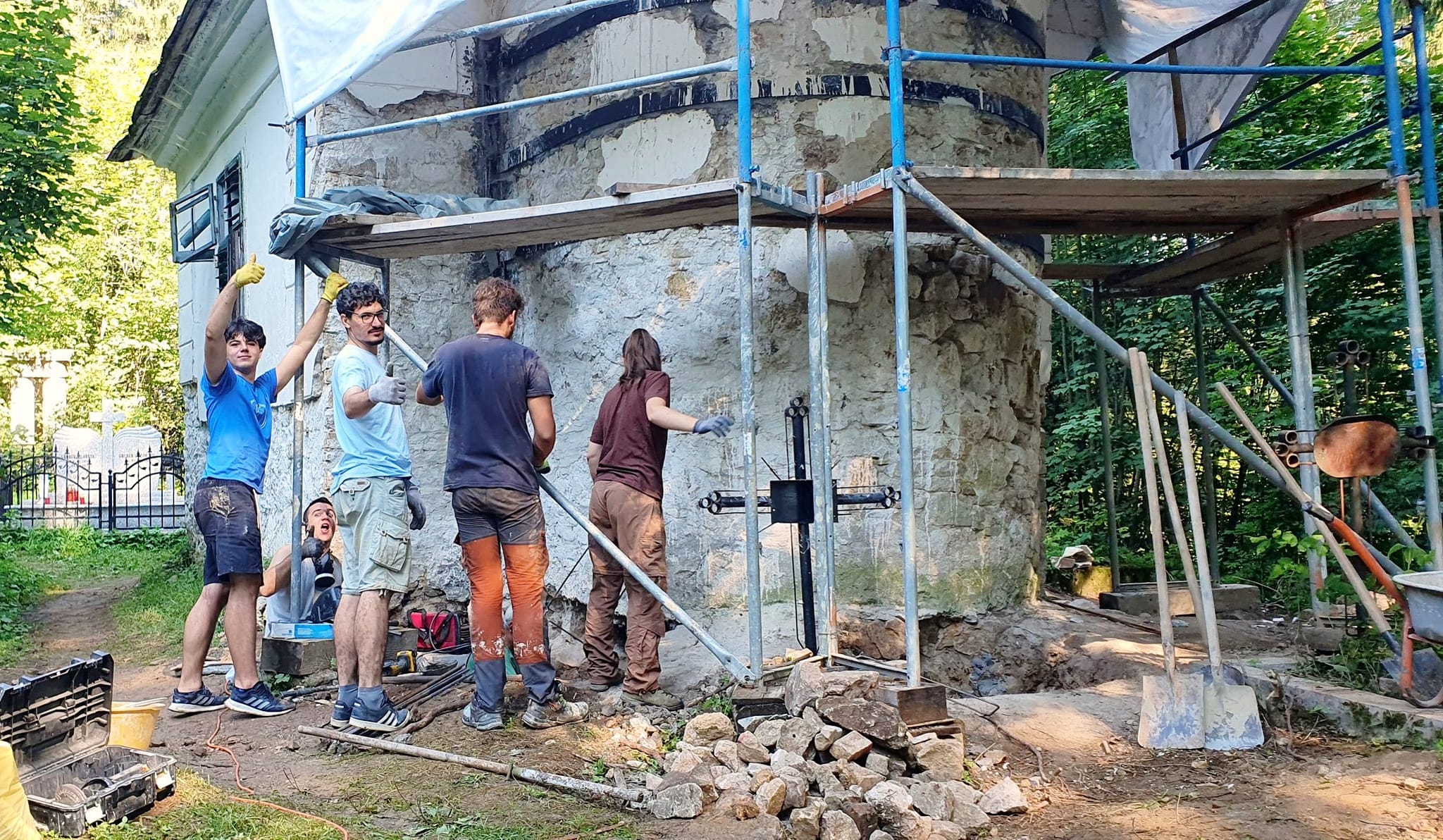 Povestea proiectului „Adoptă o casă la Roșia Montană”. Oamenii care dau o nouă viață clădirilor vechi de sute de ani