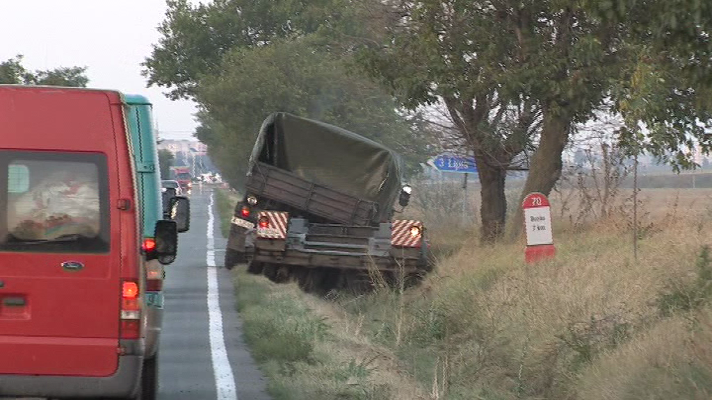 Un TAB al armatei române a ajuns în șant! GALERIE FOTO