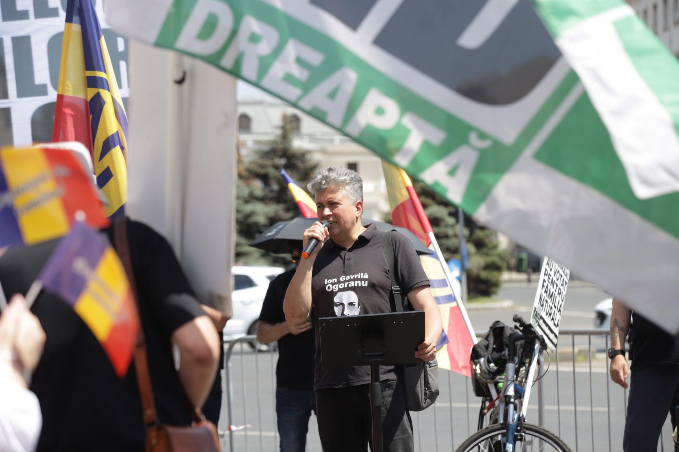 Aproape 25.000 de oameni au participat la Bucharest Pride, la câteva ore după ce 150 de persoane au luat parte la „Marșul normalității”