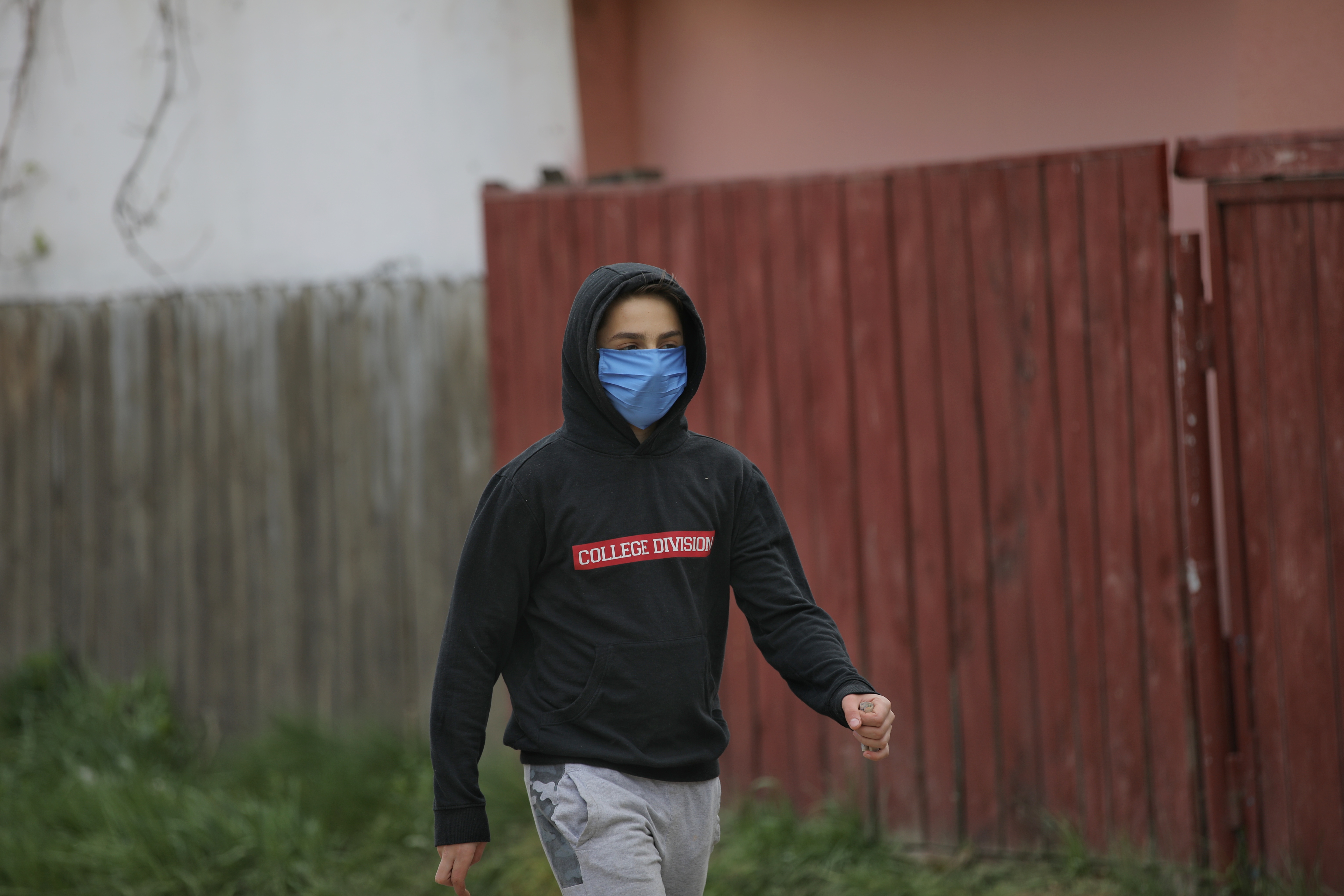 “Aici a fost mereu 1 mai doar cu numele, dar măcar eram liberi”. În Colonia 1 Mai, urmașii minerilor au sărbătorit din curți și de la geamuri