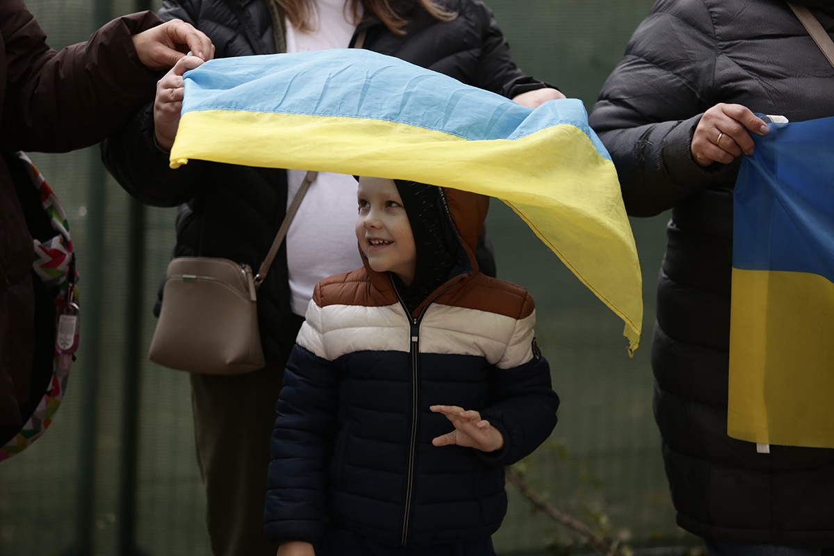 „Încercăm să nu consumăm prea multă apă sau lumină”. Protestul ucrainenilor refugiați în România care nu au primit banii promiși de Guvern