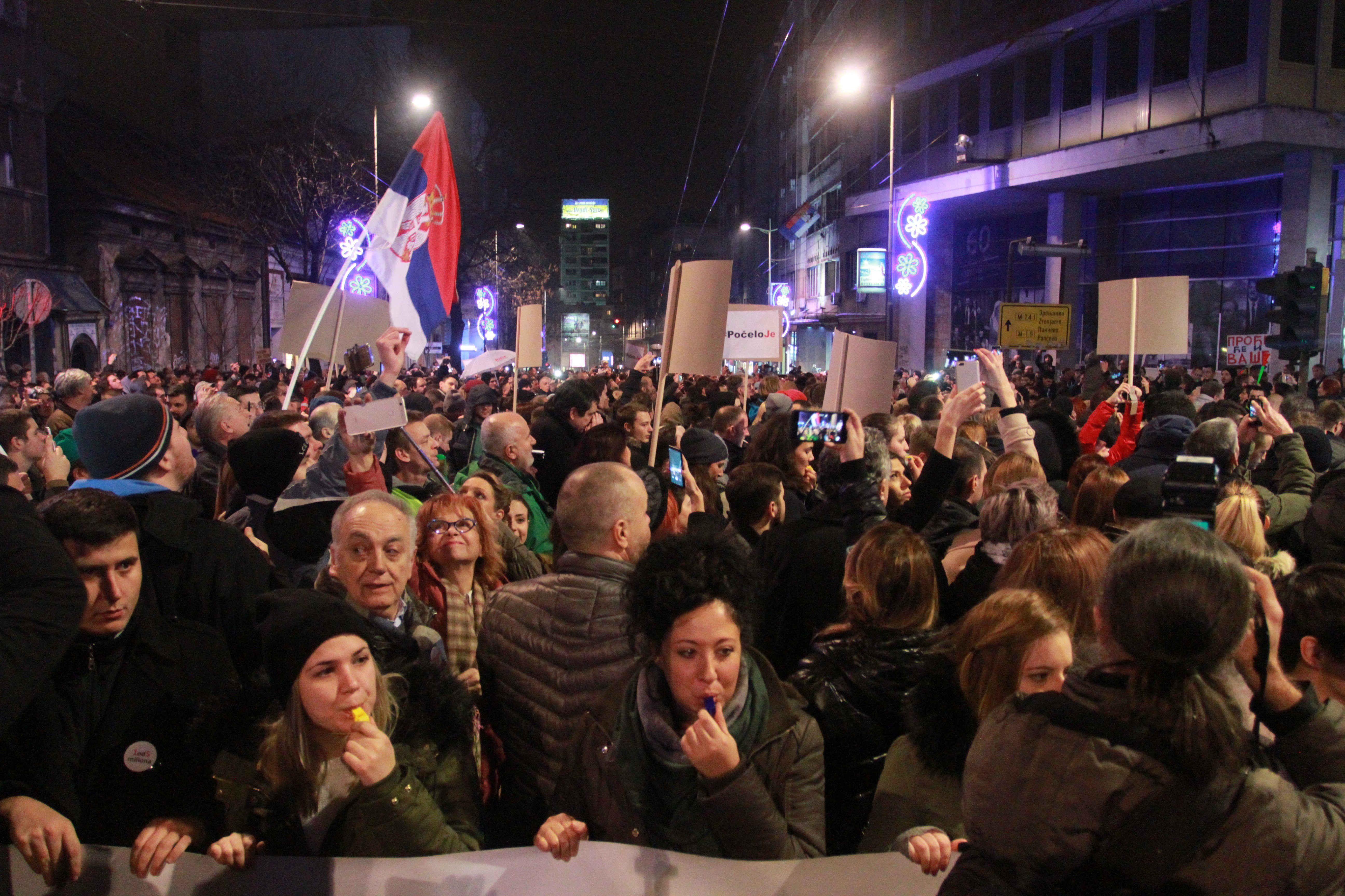 Proteste în Serbia față de președinte. Mii de oameni au ieșit în stradă / FOTO&VIDEO