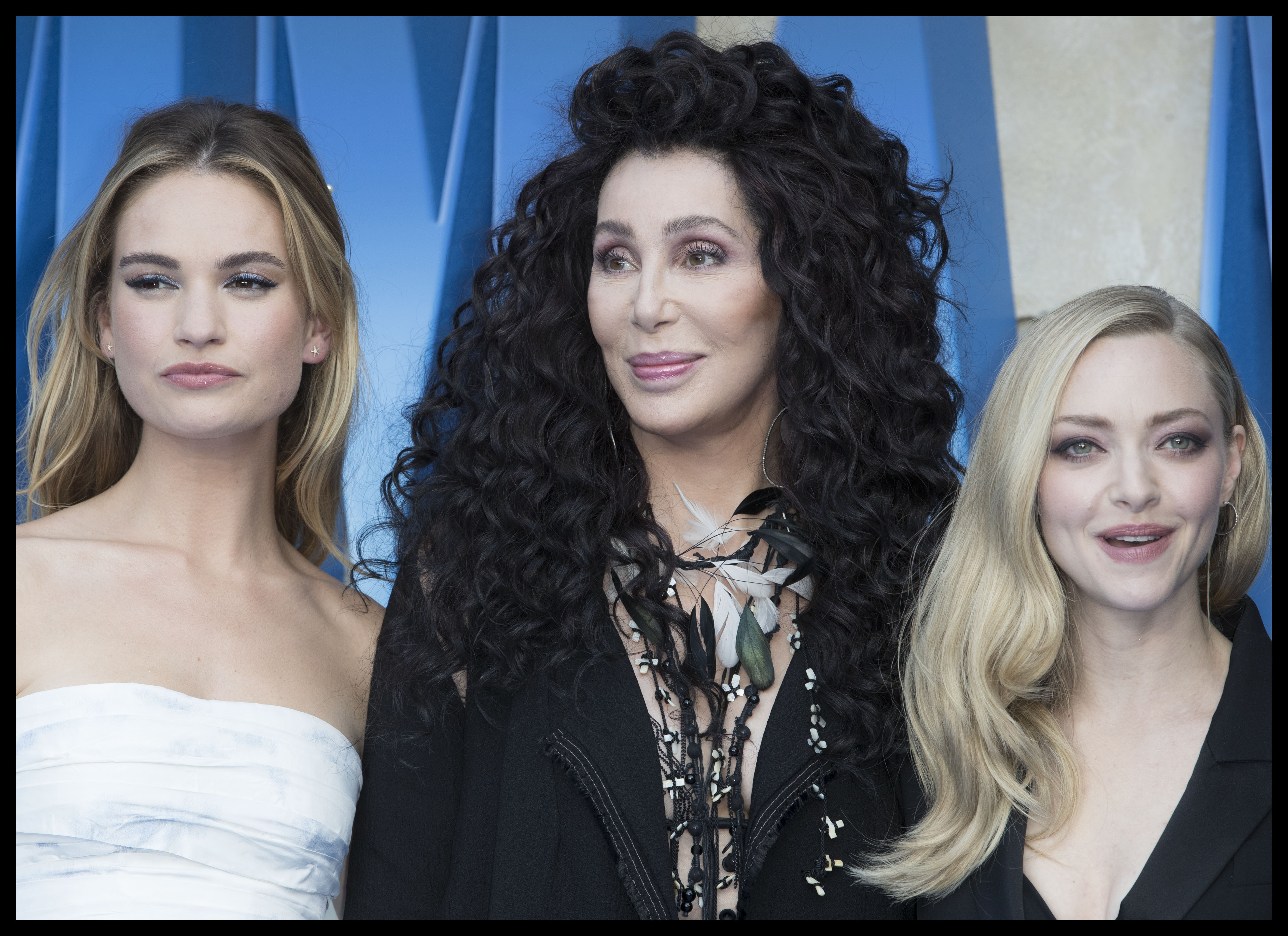 FOTO | Cher şi Meryl Streep s-au sărutat pe buze la premiera filmului „Mamma Mia! Here We Go Again“