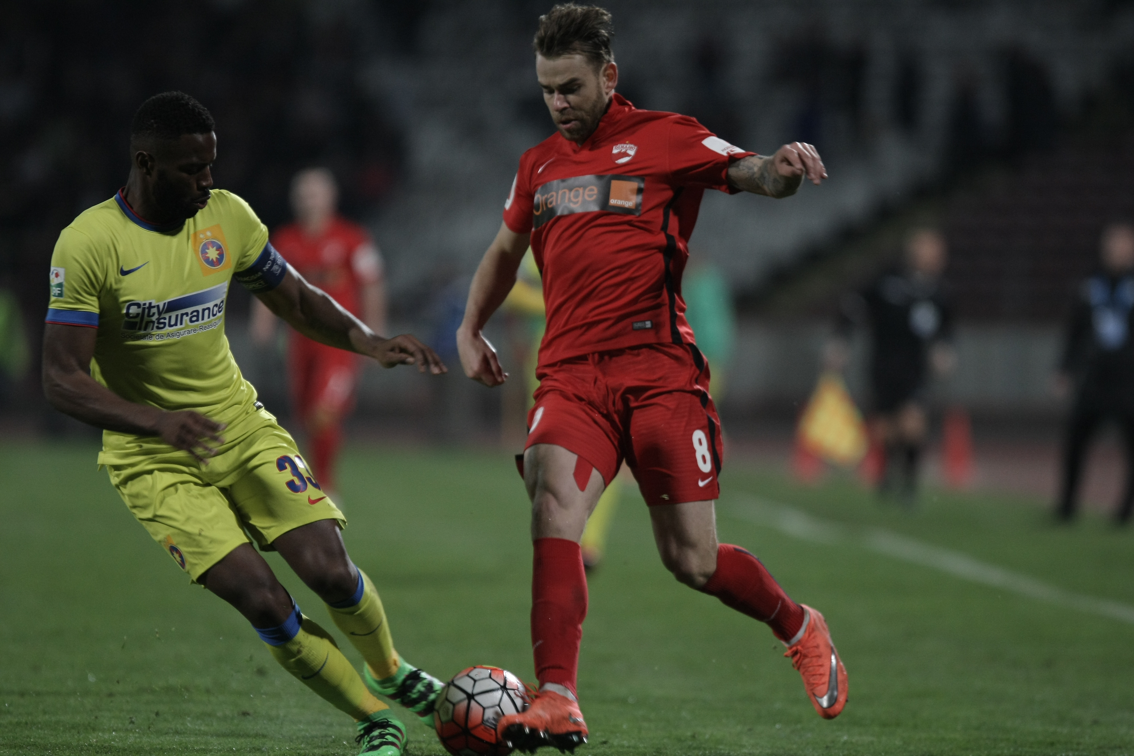 Liga 1, etapa 1, play-off: Dinamo - Steaua 1-1. Hamroun, dintr-un ofsaid puțin detectabil, a găsit plasa cu un șut la colțul lung. Ex-stelistul Bicfalvi a ridicat ”câinii” din Groapă și a egalat în final! Dramă Marica: s-a accidentat, iar Euro 2016 e tot mai departe! Dinamo, 11 meciuri fără eșec. Fiecare echipă a terminat jocul în 10 oameni / BLOG&FOTO