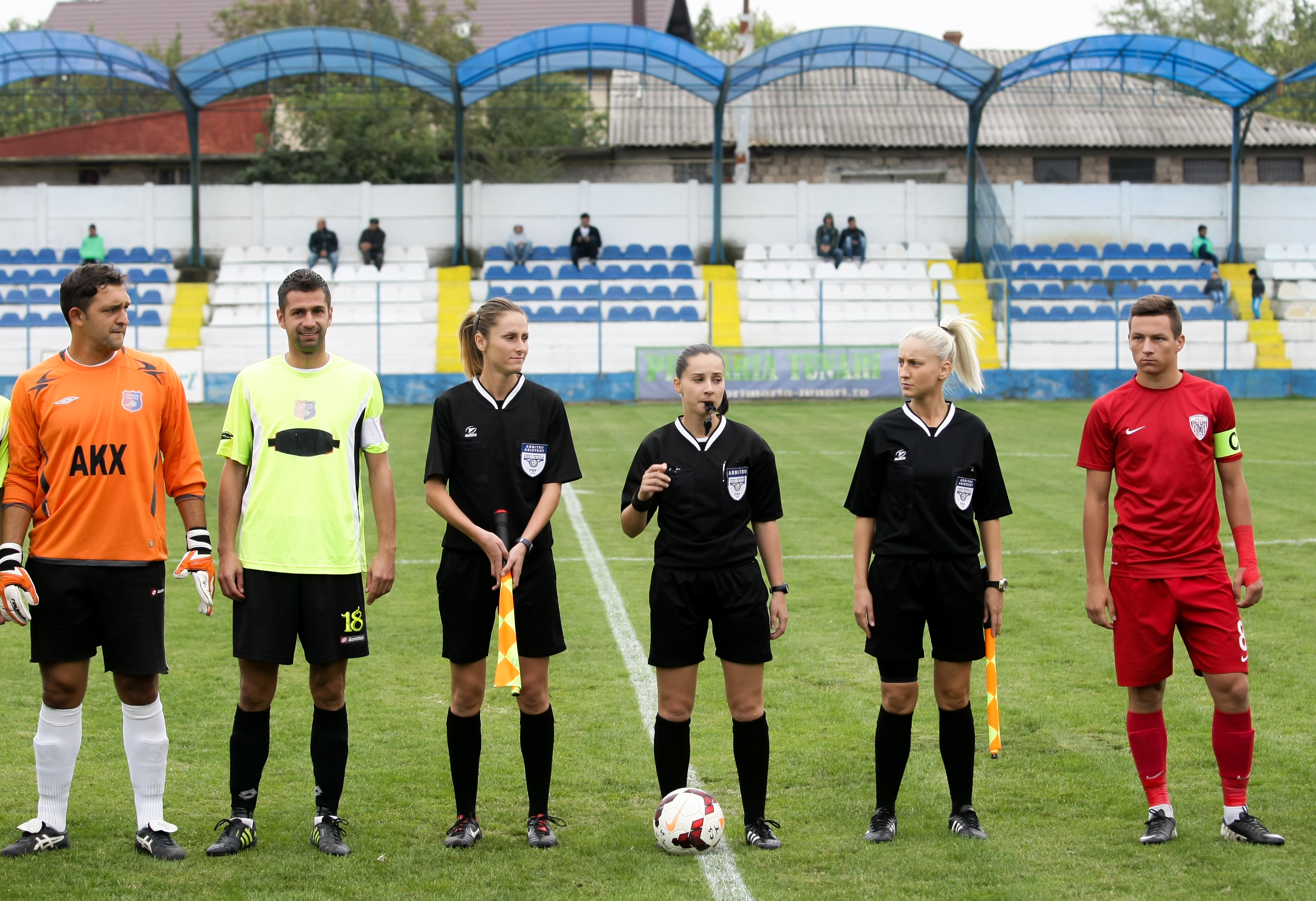 ”Vai de capul vostru!”. Trei arbitre care vor pe lista FIFA, față-n față cu atmosfera de la un meci de Liga III