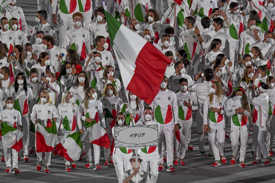Jocurile Olimpice au început azi la Tokyo. România a schimbat portdrapelul, înainte de ceremonia de deschidere
