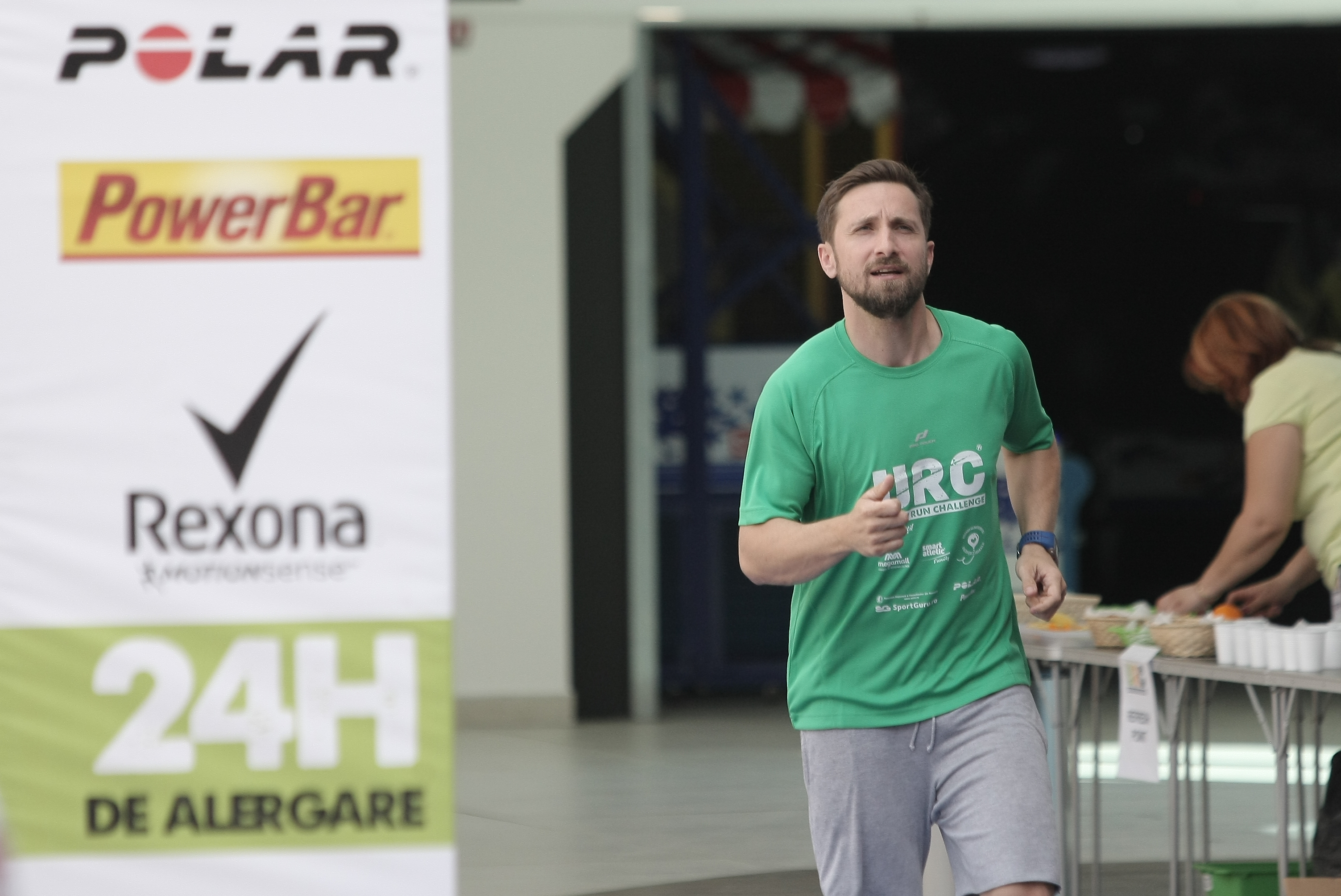 Dani Oțil strânge kilometri la mall pentru copiii bolnavi de hemofilie