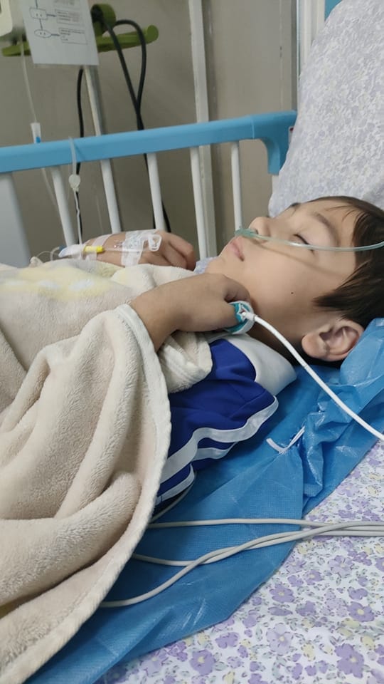 Egy hétig volt kómában: kínai kórházban kezelik a magyar kisfiút