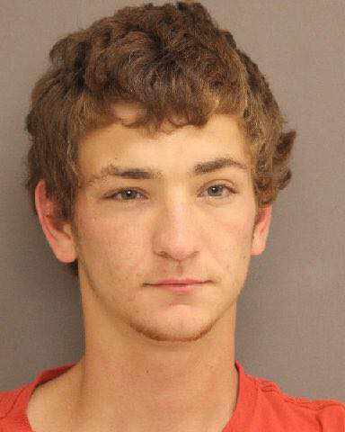 FOTO | Un tânăr din Louisiana este căutat de autorități după ce şi-a ucis părinţii şi iubita, apoi pe fratele şi tatăl fetei