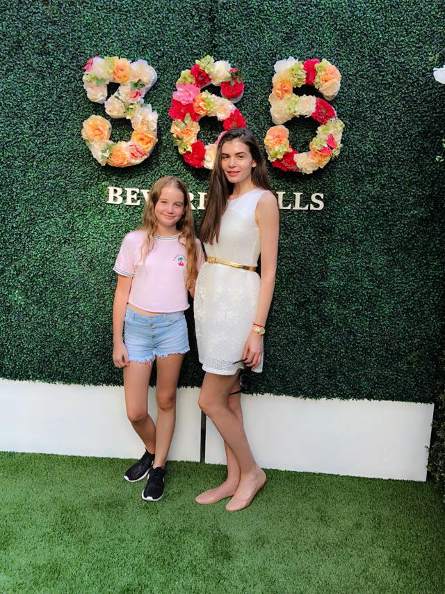 Prima apariție a Irinei Columbeanu alături de mama ei după operația la ochi. La un eveniment cu fratele ei vitreg | FOTO