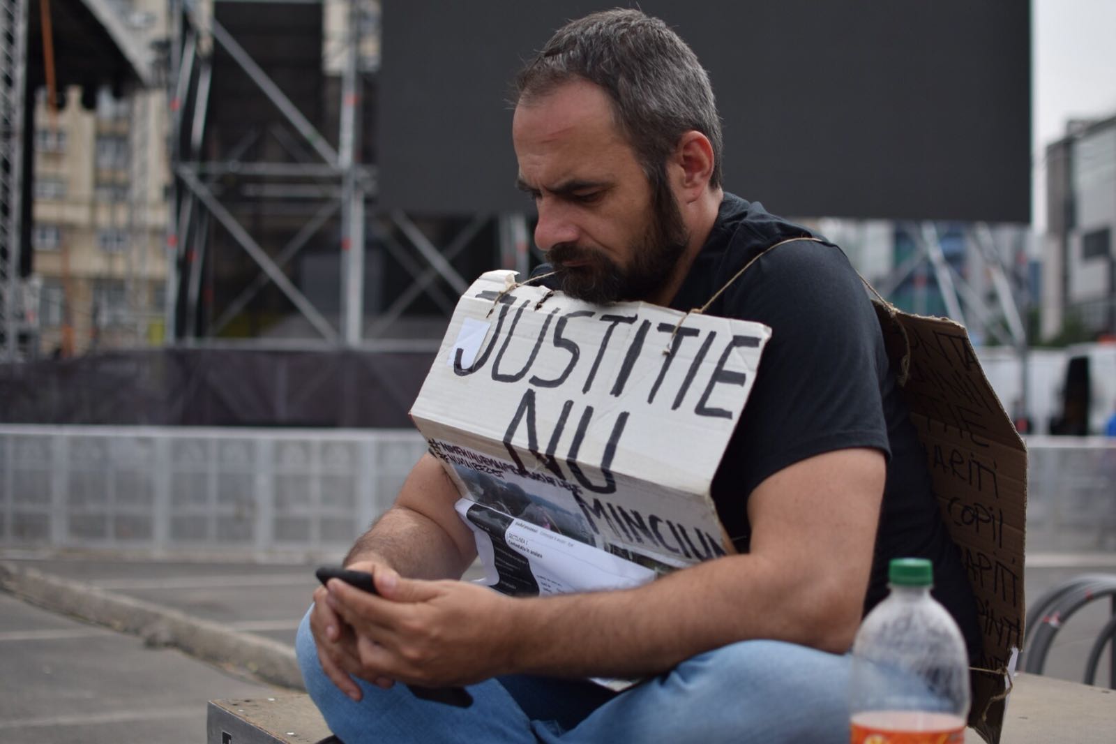 FOTO&VIDEO / Cum s-a desfăşurat mitingul PSD. Peste 100.000 de oameni au umplut Piaţa Victoriei