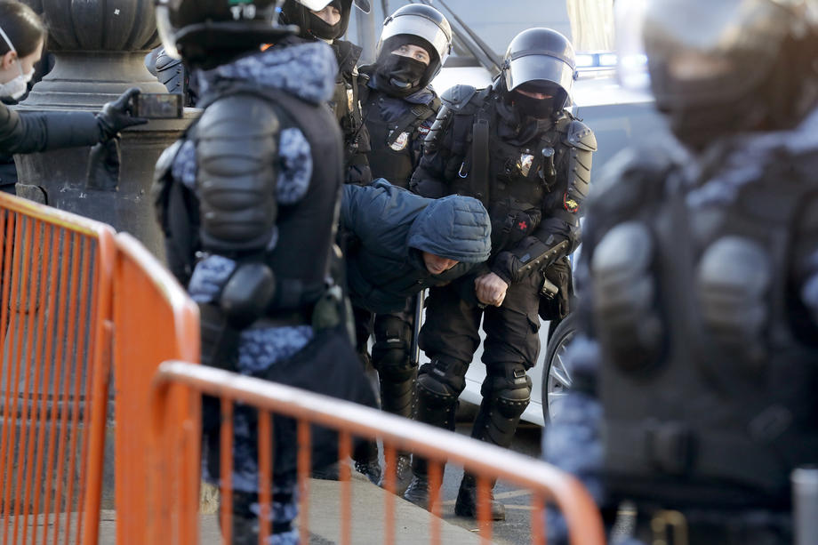 Peste 4.000 de arestări la protestele din Rusia față de invazia lui Putin în Ucraina. „Fără război” au strigat oamenii la Moscova