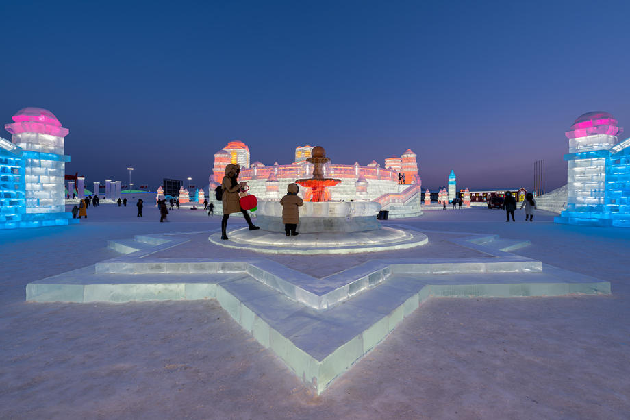 VIDEO | Sculpturi spectaculoase la Festivalul Gheții din Harbin. Ce restricții au fost impuse anul acesta la evenimentul din China