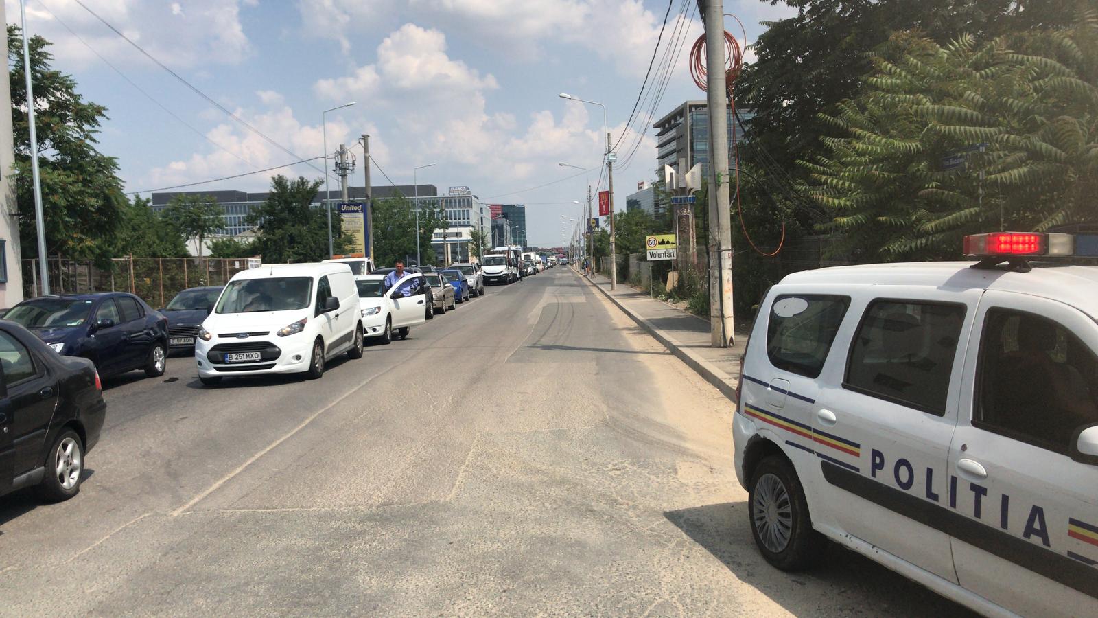 #salvatipipera/ Bariera CFR de la Petricani s-a defectat din nou, marți. Blocaj timp de aproape o oră în Nordul Capitalei (FOTO&VIDEO)