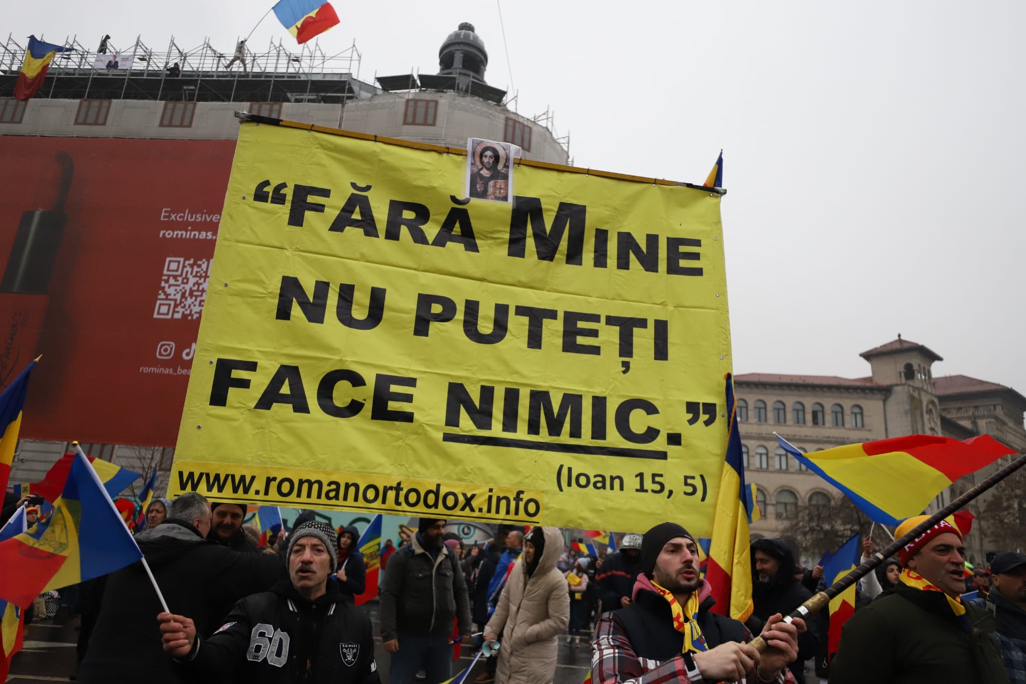 Străzi închise de poliție în ultima clipă în București, în timpul mitingului anunțat de AUR pe 1 martie
