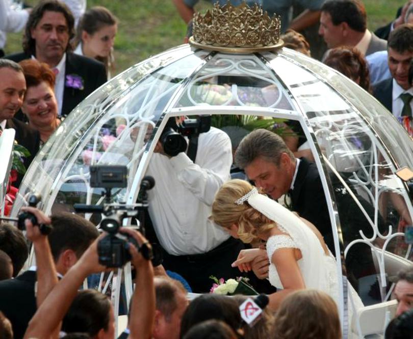 Gabriela Firea, pe vremea când a devenit mireasa lui Pandele. Au adunat o căruță de bani la nuntă | FOTO