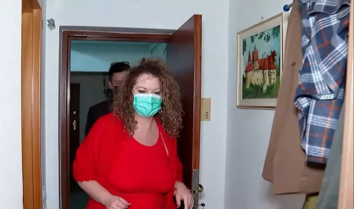 Imagini cu apartamentul în care locuiește Viorel Lis cu soția Oana. Ea a fost nevoită să vândă lucruri din casă pentru a face rost de bani