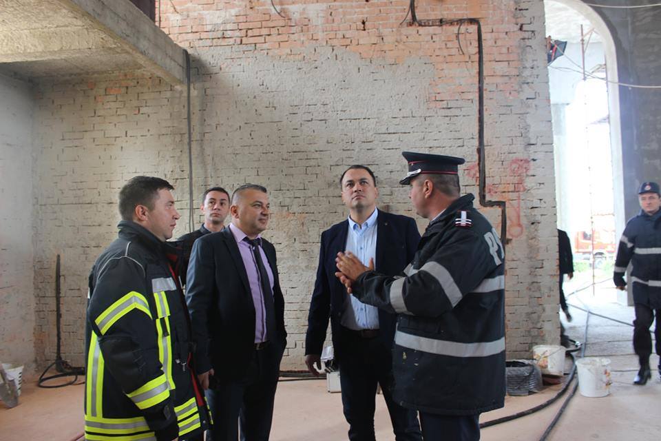 GALERIE FOTO| UPDATE: Incendiul de la Catedrala Sfânta Parascheva din Focşani a fost stins