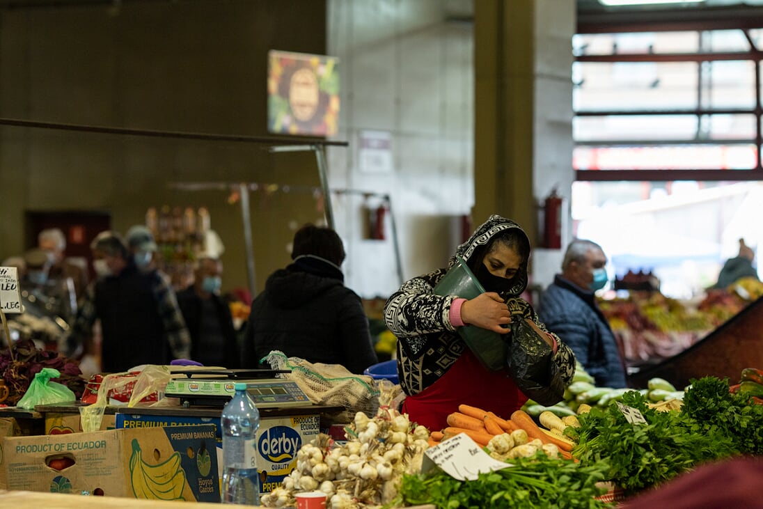 REPORTAJ. Supărarea comercianților dintr-o piață de la marginea Bucureștiului pe aglomerația de la Obor: “I-au văzut pe ei așa și ce au zis, hai să îi închidem pe toți”