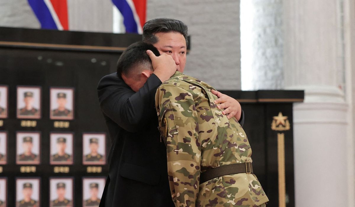 Kim Jong-un, în genunchi în fața fotografiilor soldaților nord-coreeni morți în războiul din Ucraina: „Au îndurat rafale de gloanțe”