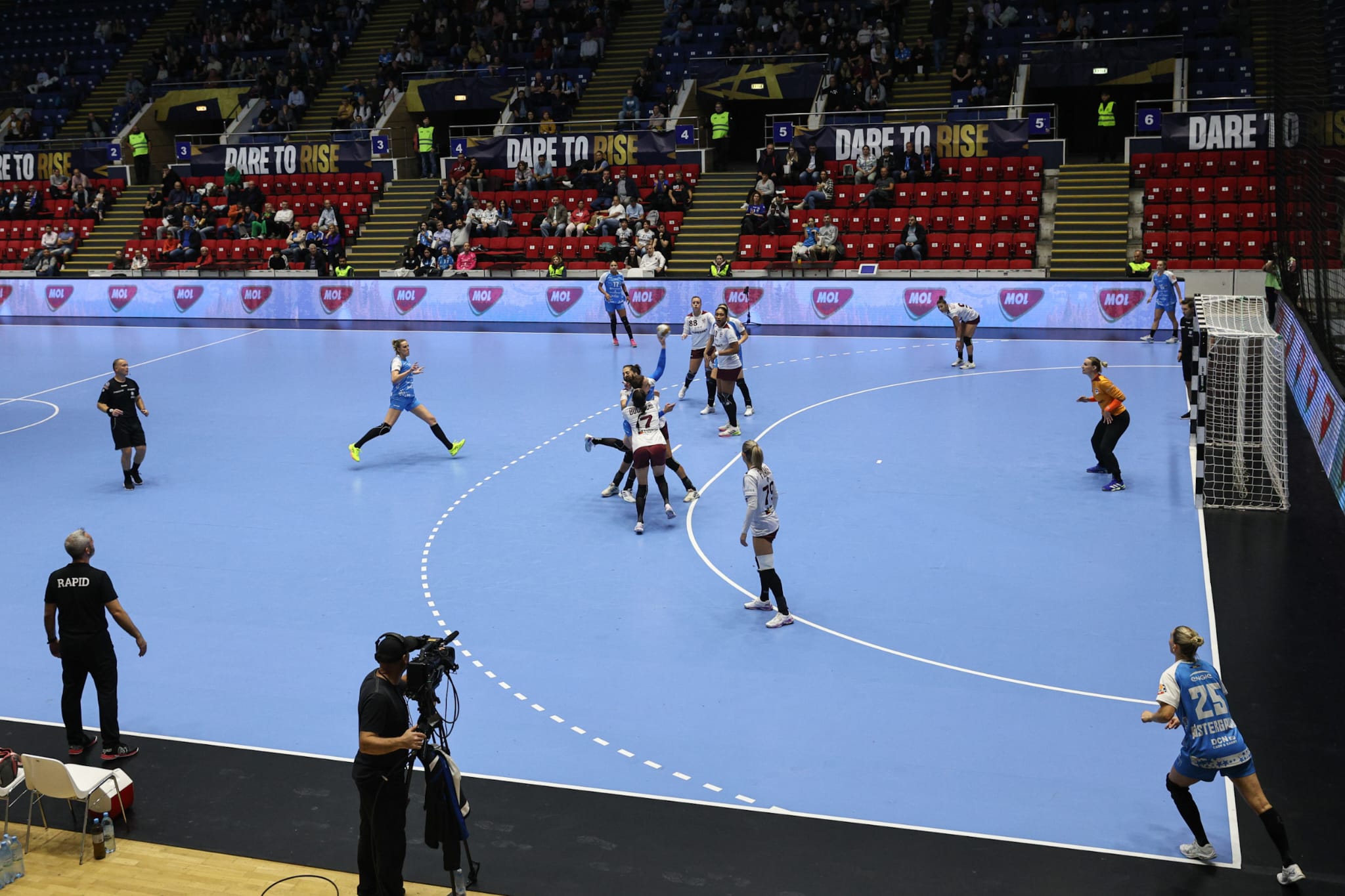 CSM București, victorie cu Rapid în meciul derby al campionatului de handbal feminin