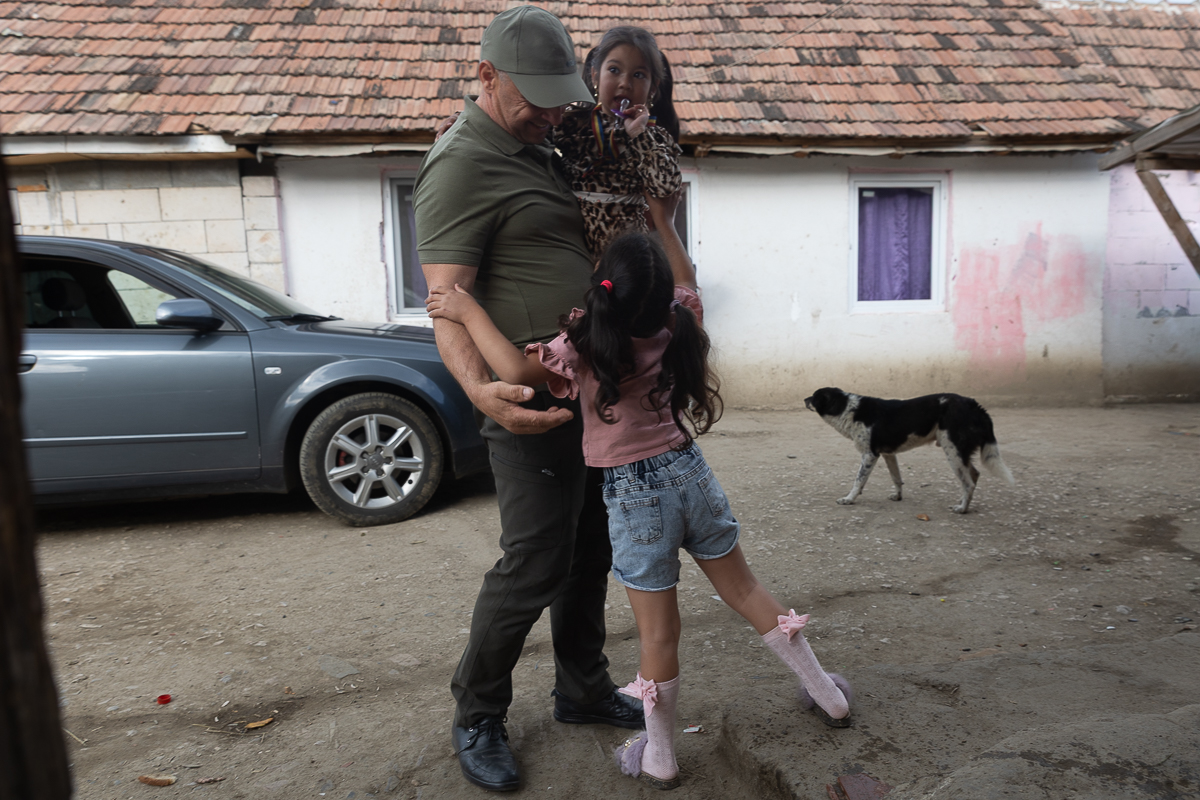 Reîntâlnirea cu Rebeca și Melisa, cea mai mare recompensă pentru pădurarul care le-a salvat. Cum s-a schimbat viaţa lui Aurel Frandeş, după ce a devenit erou