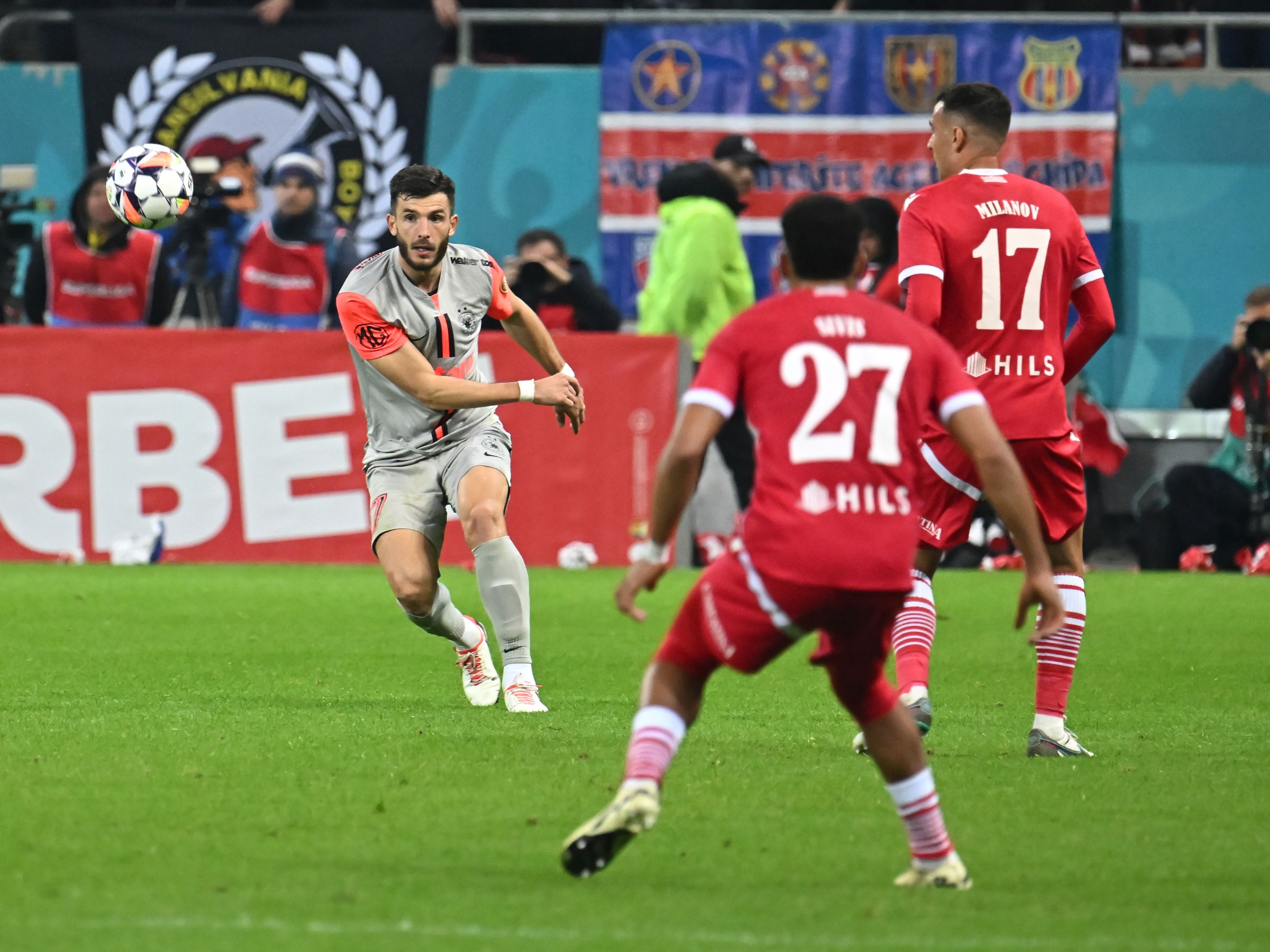 FCSB a învins-o pe Dinamo în deplasare cu 2-0, dar Gigi Becali anunță amenzi