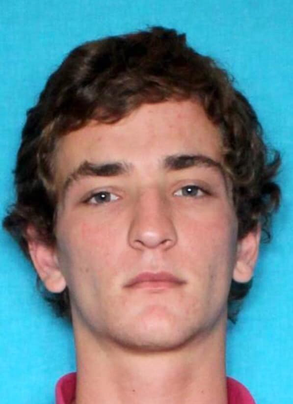 FOTO | Un tânăr din Louisiana este căutat de autorități după ce şi-a ucis părinţii şi iubita, apoi pe fratele şi tatăl fetei