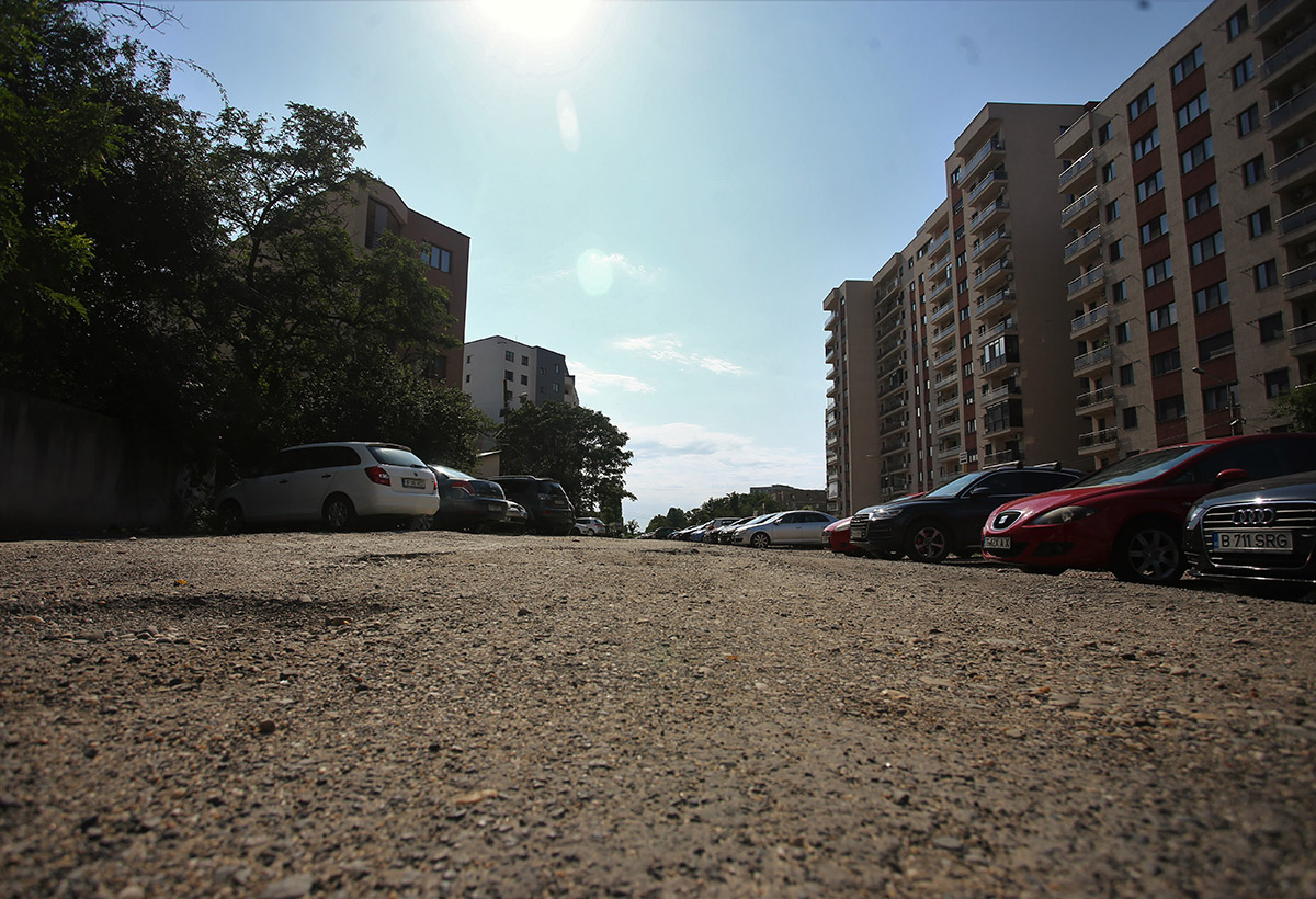 Care sunt cele 60 de străzi din București pe care trebuie să le asfalteze Nicușor Dan