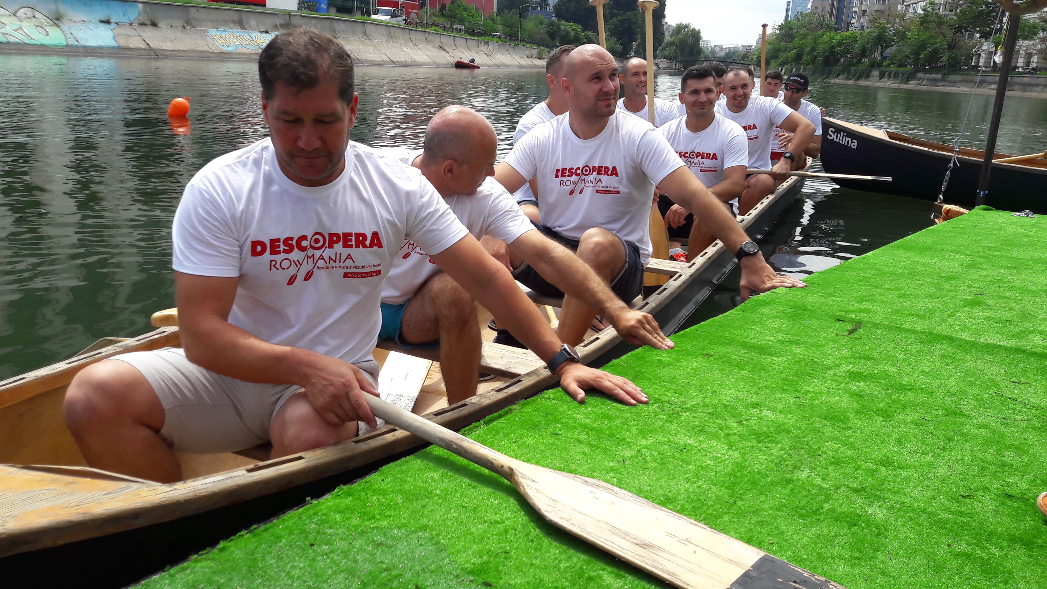 Concurs de vâslit în canotcă, pe malul Dâmboviței. Ivan Patzaichin e prezent la „Descoperă Rowmania”