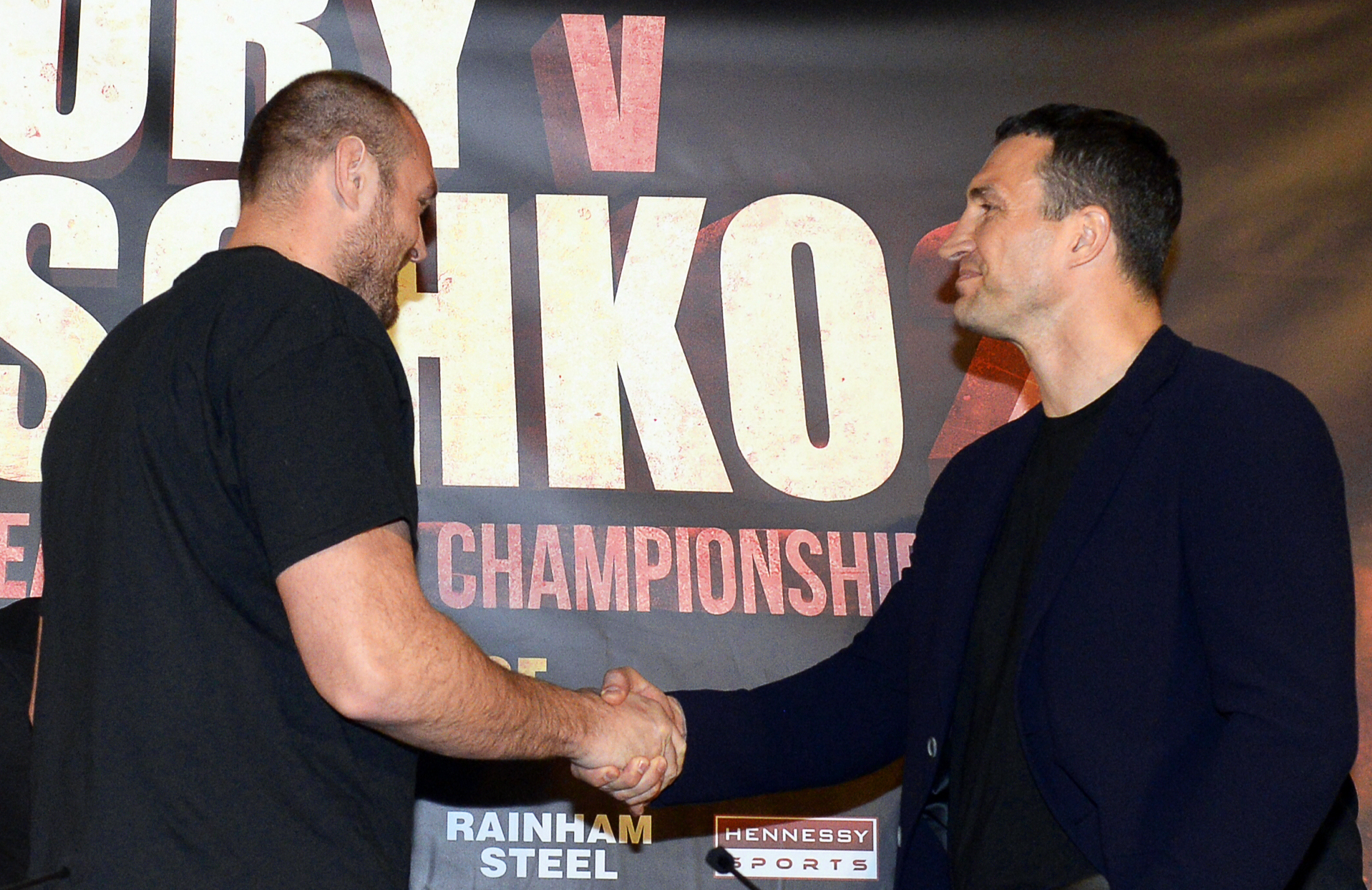 Boxerul Tyson Fury a făcut circ la conferința de presă: “Sunt gras ca un porc” / GALERIE FOTO și VIDEO