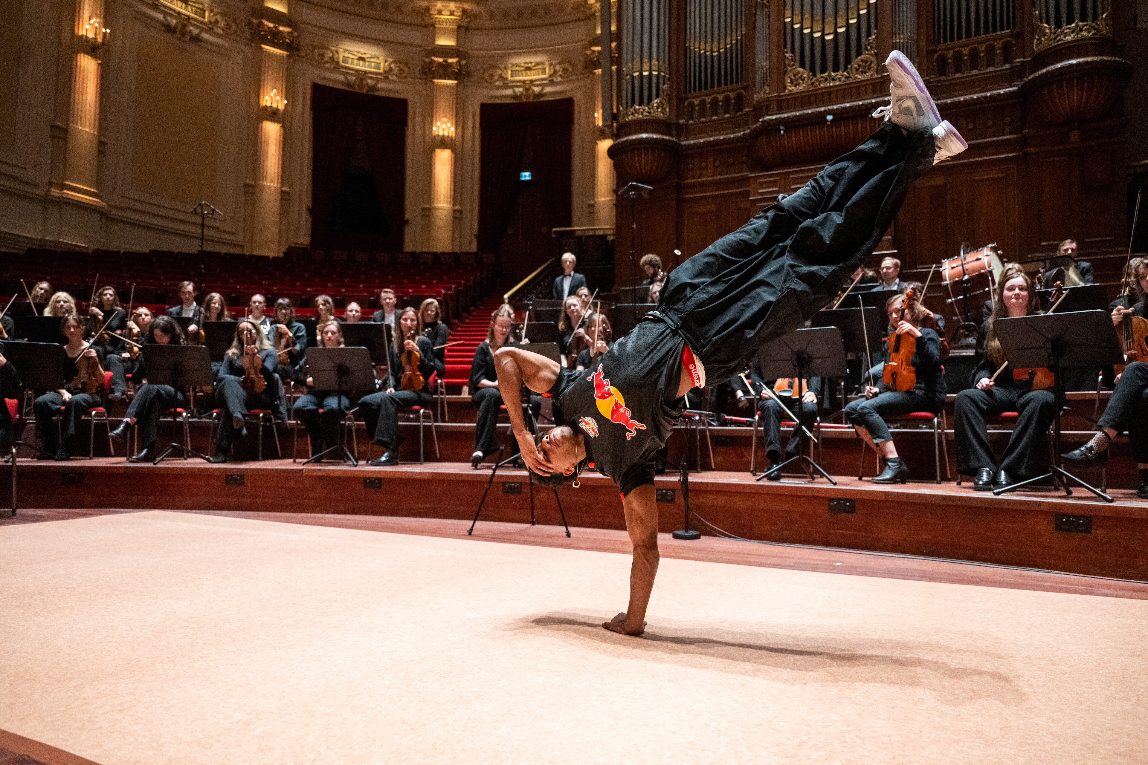 B-Boy Lee, unul dintre cei mai buni și respectați dansatori de break din lume, vine în România: „Mulți spun că o prestație completă înseamnă să ridici trofeul la final. Pentru mine nu e întotdeauna așa”