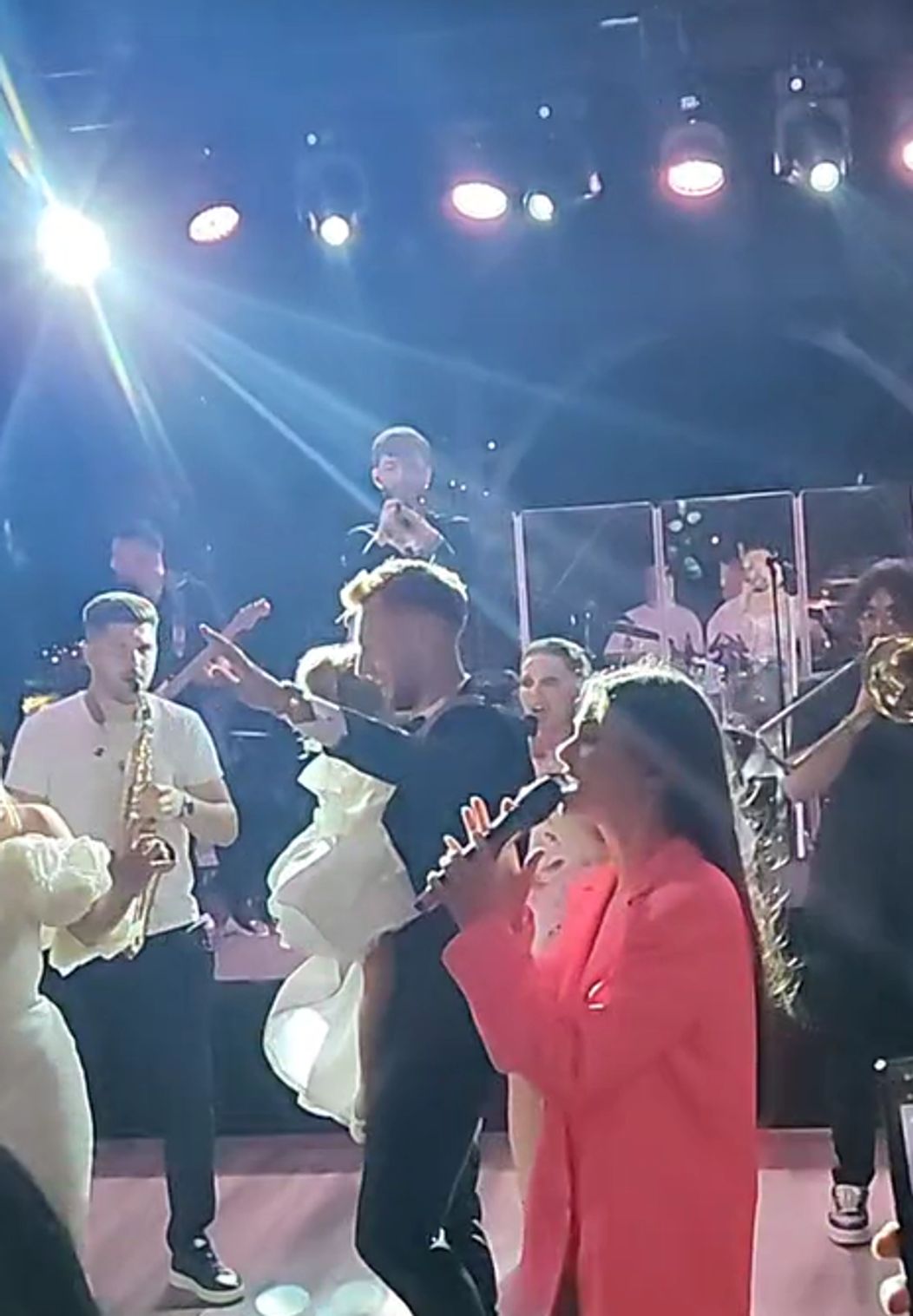 Imagini de la nunta lui Denis Drăguș cu Vanessa. Marius Șumudică le-a fost naș