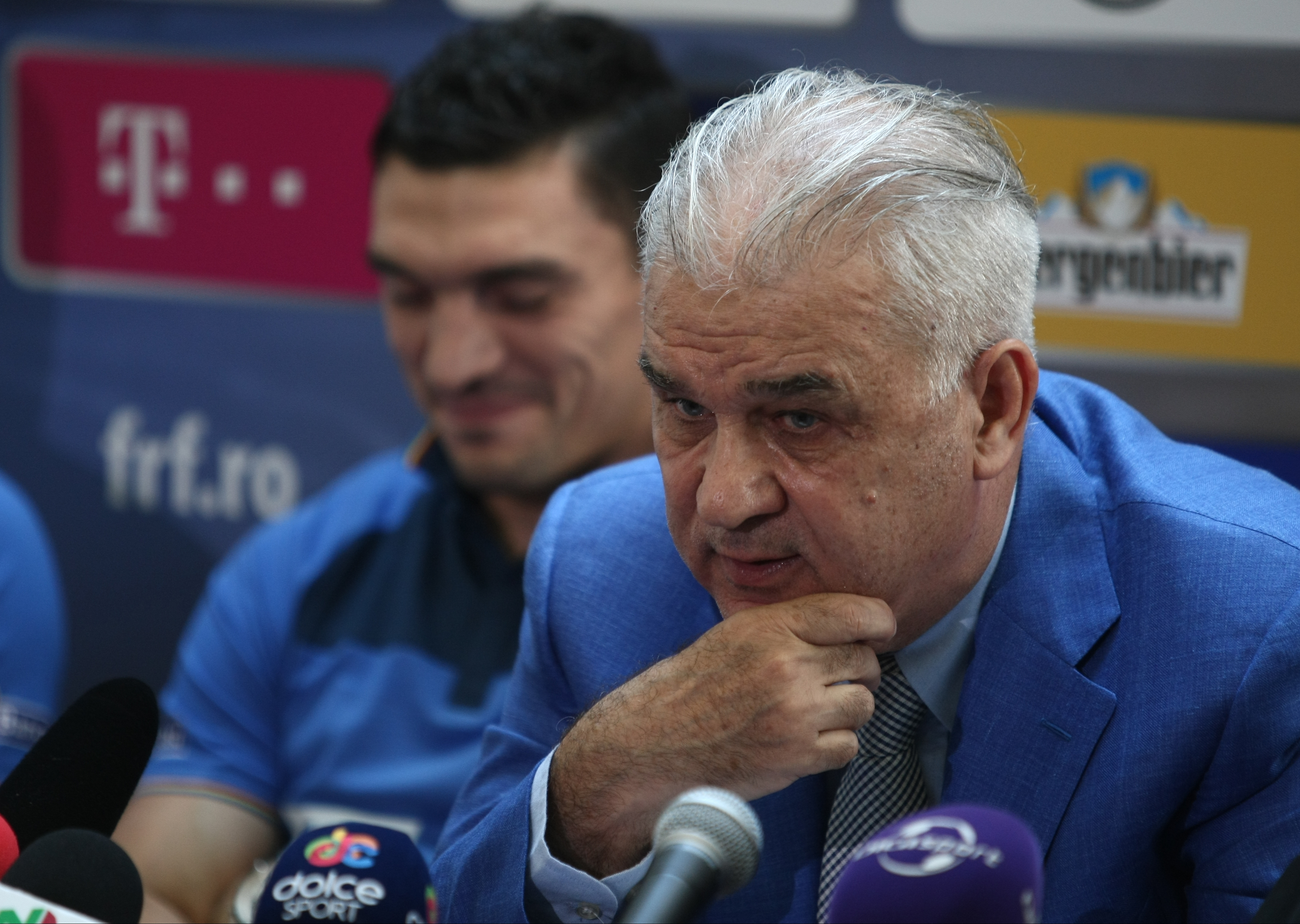 Schimb de replici fabuloase între Iordănescu și Budescu. ”Aștept să te apuci de fotbal”. ”Ce vrei, bă, cine ești?” / GALERIE FOTO