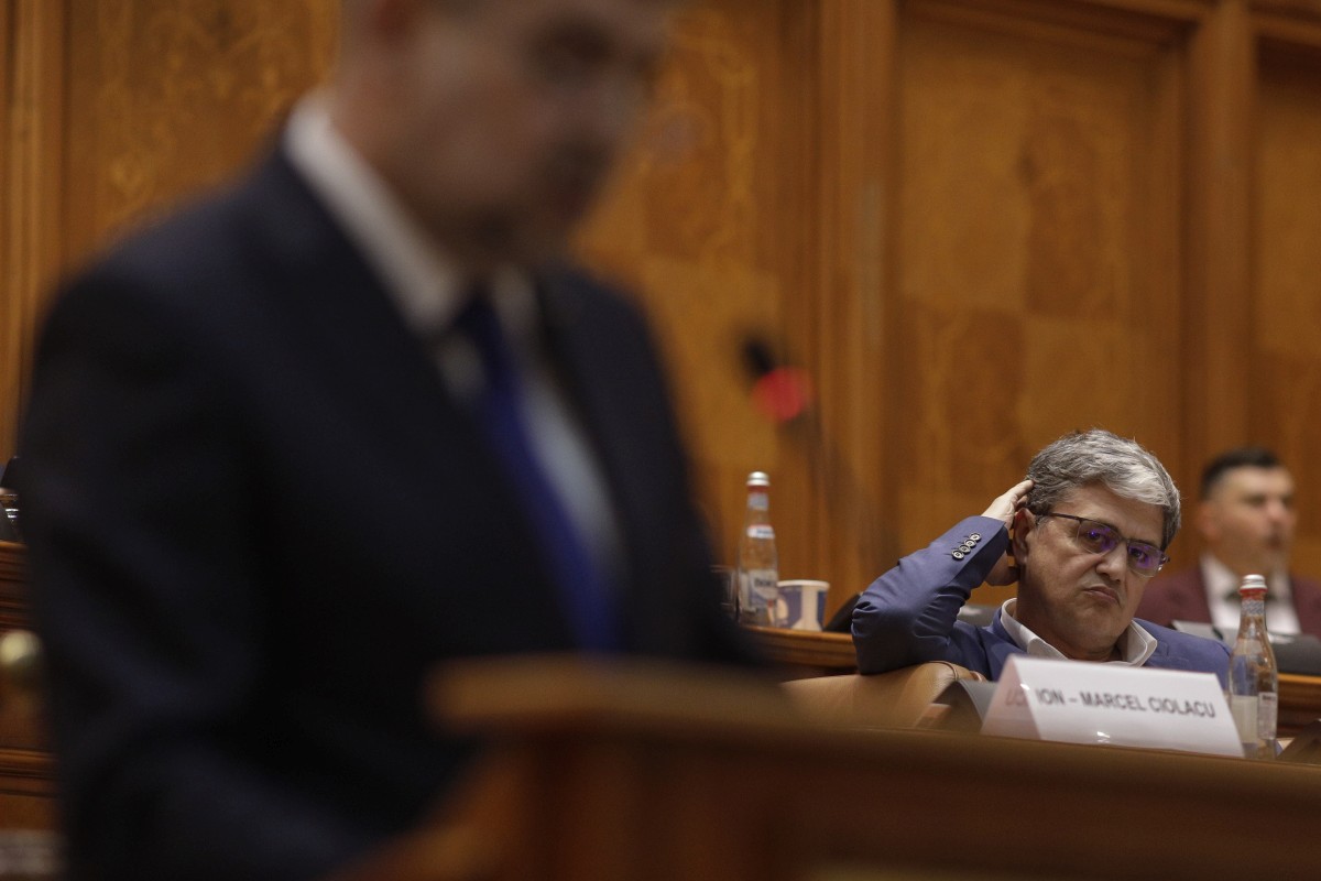 Discursul lui Ciolacu de la dezbaterea bugetului, întrerupt de protestul AUR și USR: „Inadmisibil ca românii să plătească taxe noi”