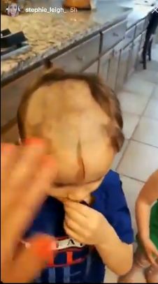 Ce a putut să facă un puști cu o mașină de ras | FOTO & VIDEO