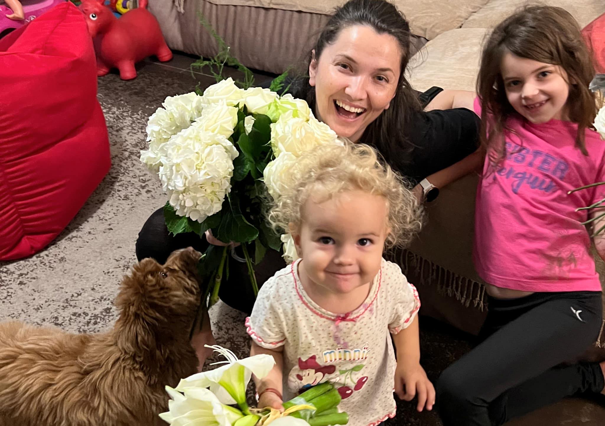 Regula pe care fetele lui Adi Nartea trebuie să o respecte. „Ne mai prind copiii, ne atenționează. Deci, după ce împlinești 16 ani, ai dreptul”