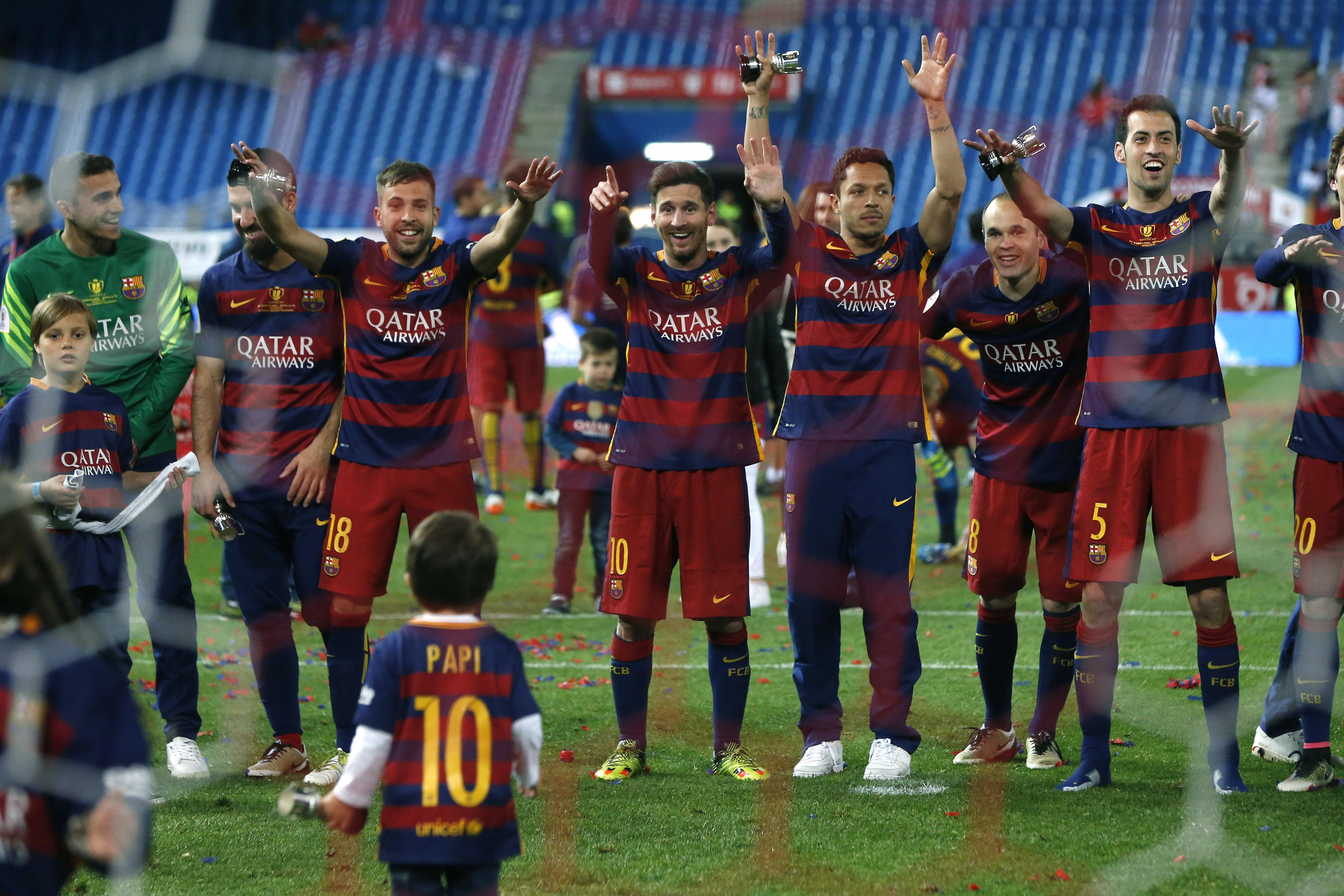 Fotbaliștii Barcelonei și-au adus copiii, la petrecerea declanșată după câștigarea Cupei Regelui / GALERIE FOTO