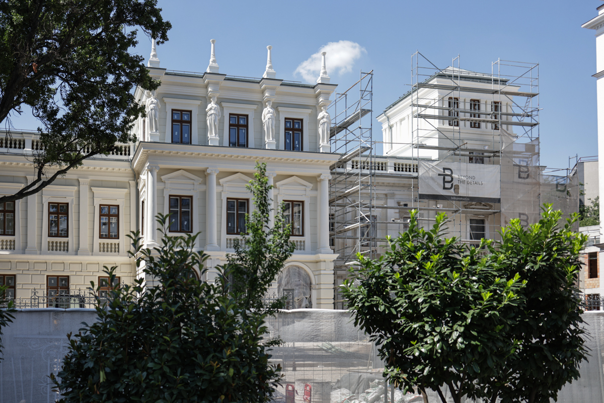 Renovarea Palatului Știrbei se apropie de final. „Bijuteria” de pe Calea Victoriei a revenit la gloria de odinioară